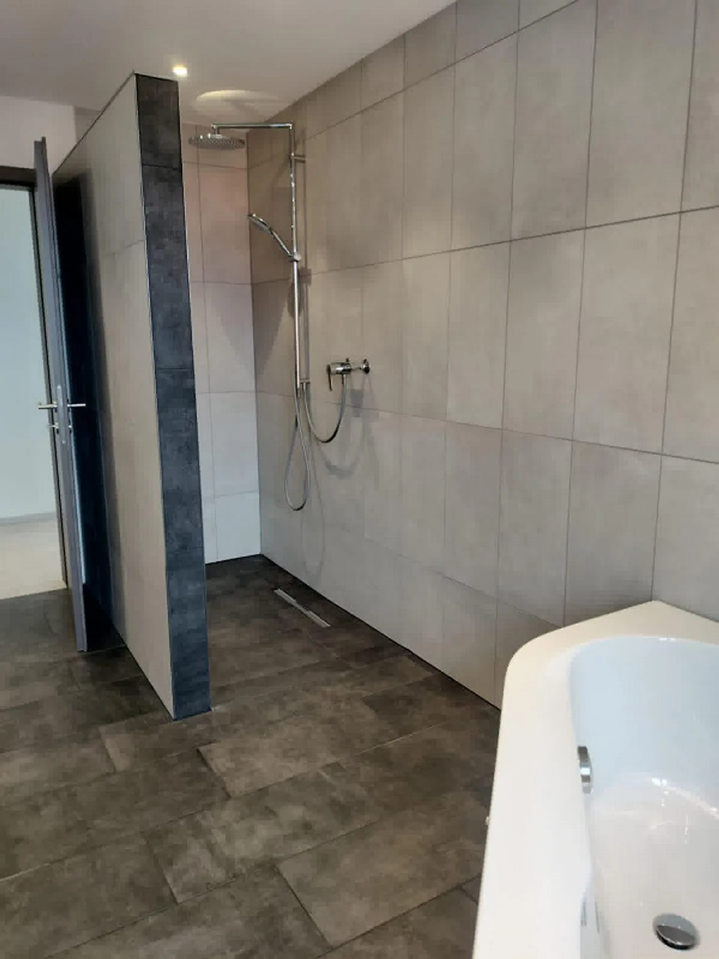 Ampio appartamento di 5,5 stanze nel verde - Foto 4 di 8