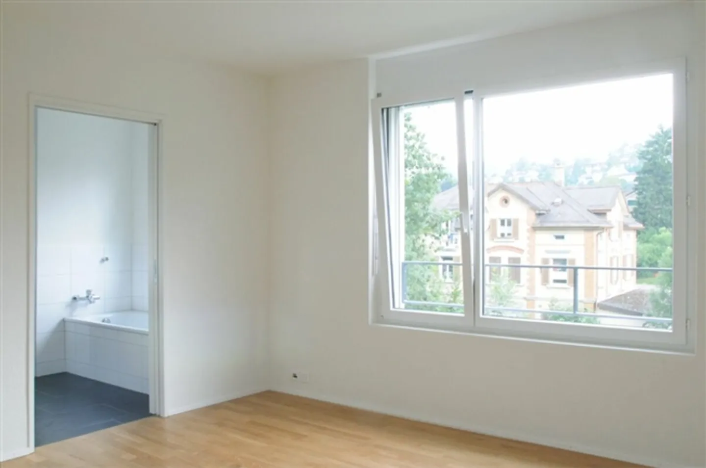 Charmante appartement de 4,5 pièces dans un quartier calme et bien entretenu - avec balcon ensoleillé et beaucoup de confort de vie. - Photo 8 sur 16