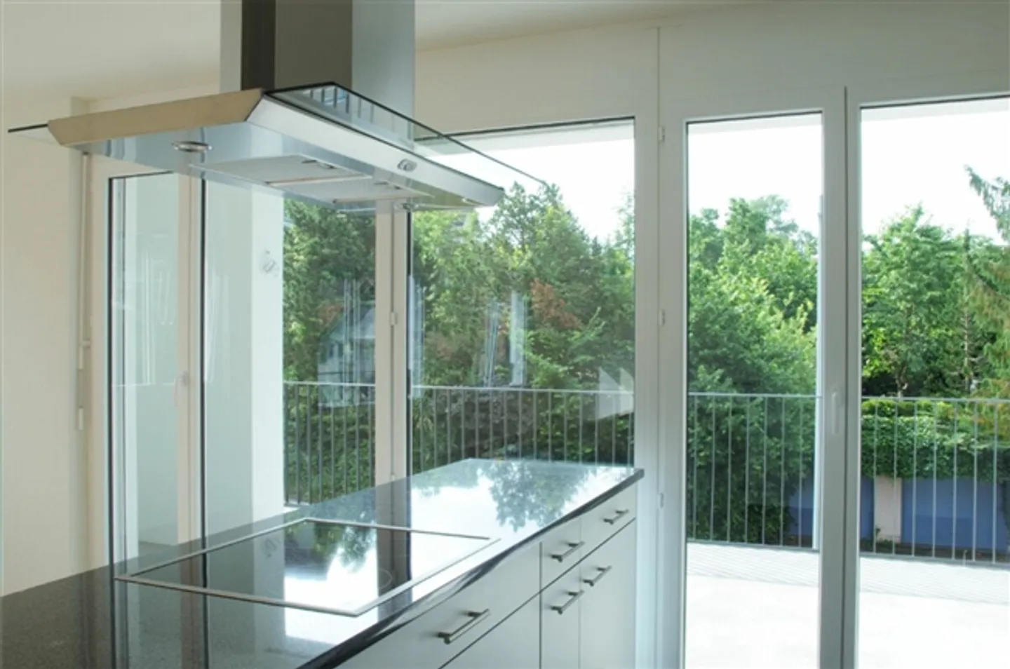 Charmante appartement de 4,5 pièces dans un quartier calme et bien entretenu - avec balcon ensoleillé et beaucoup de confort de vie. - Photo 3 sur 16