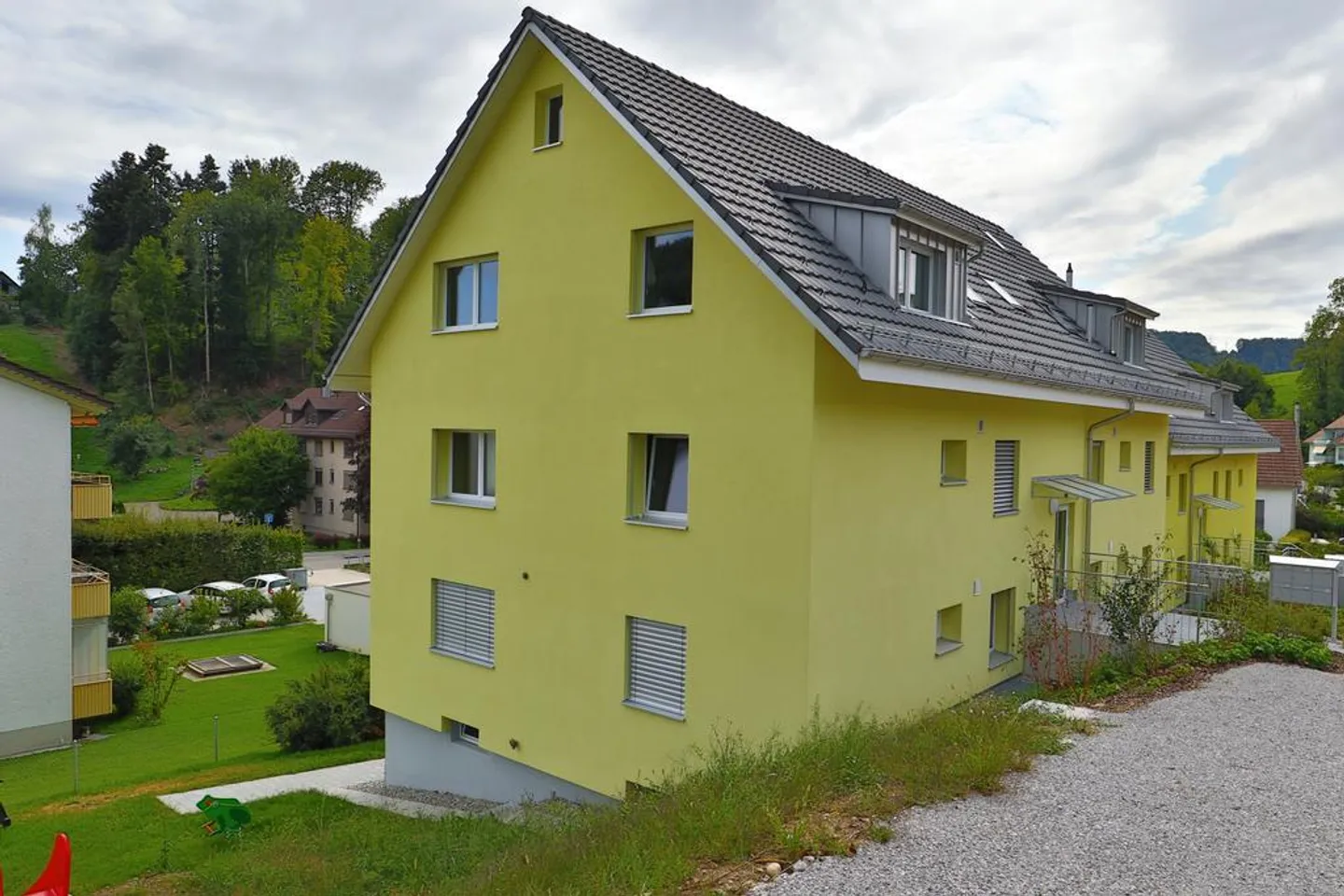 Appartamento moderno di 3,5 stanze con grande balcone soleggiato - Foto 1 di 8