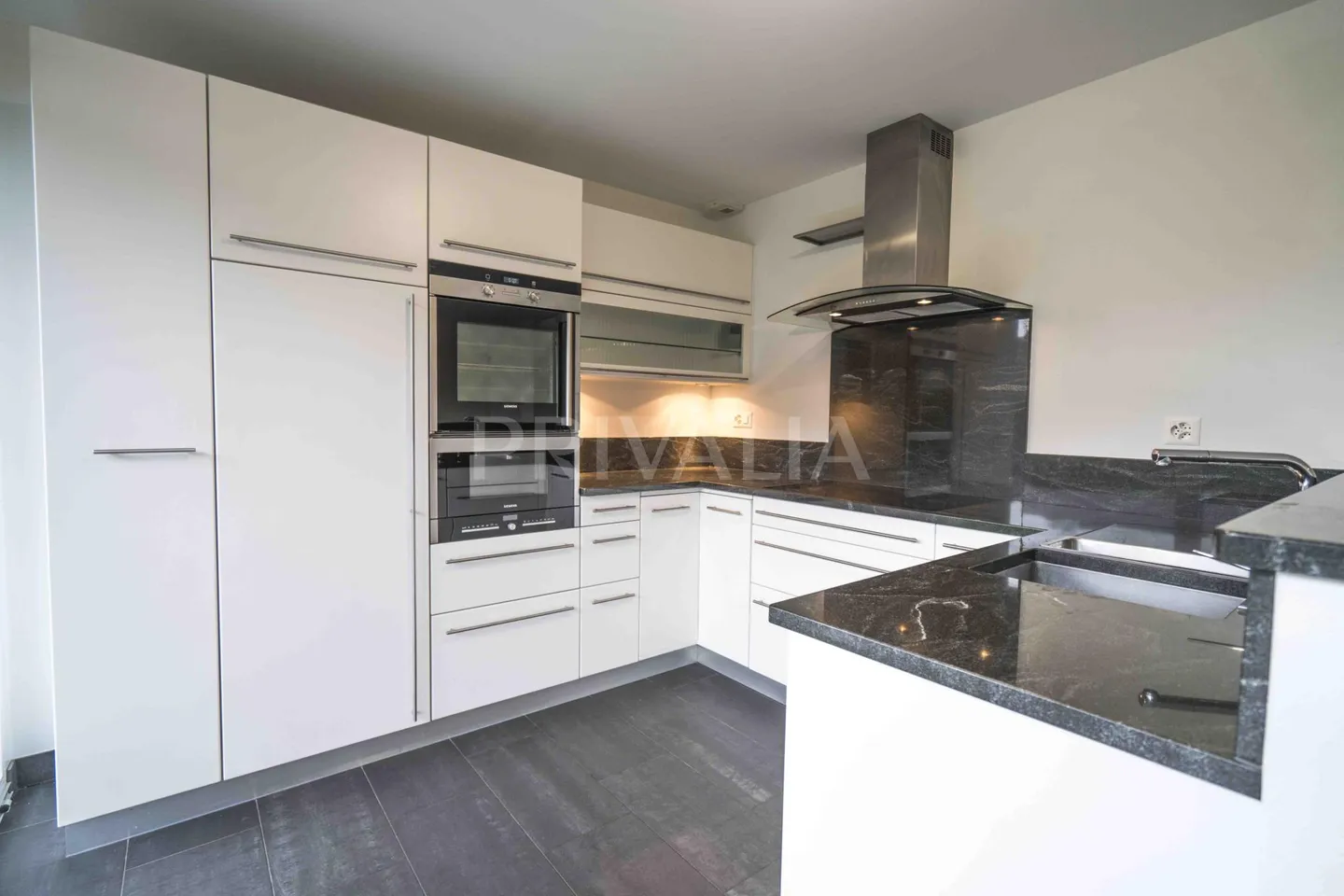 Casa semi-indipendente contemporanea - Foto 4 di 10