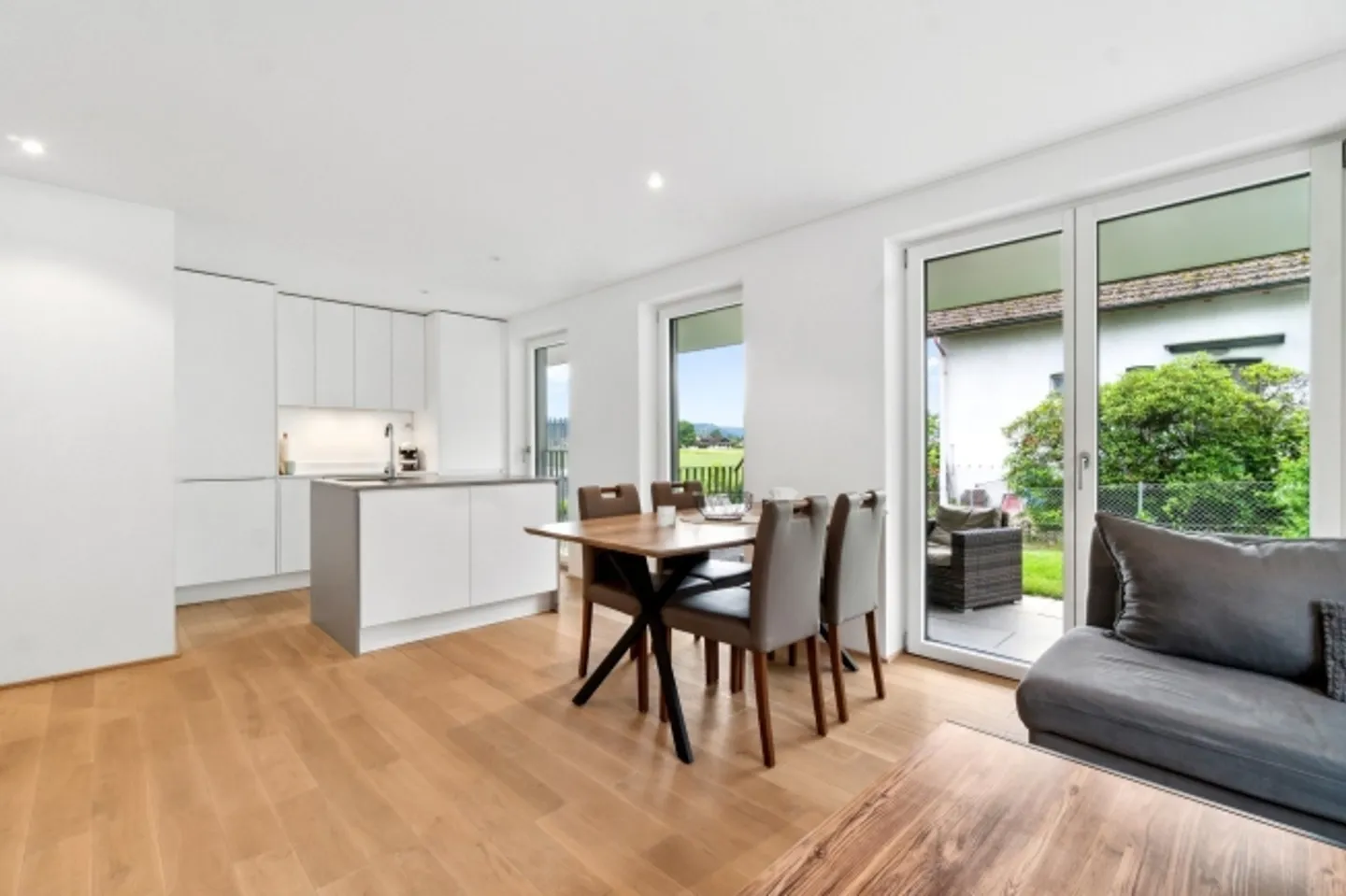 Maisonette di 4,5 stanze come nuova con giardino privato - Foto 1 di 13