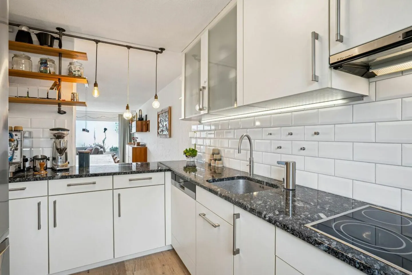 End Row House with Stunning View - Photo 5 of 15