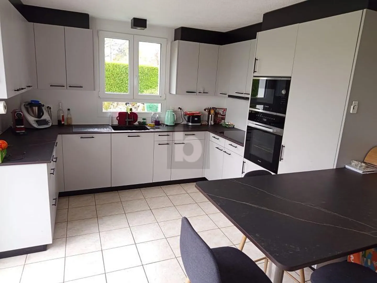 HAVRE DE LUMIÈRE AU CENTRE DU VILLAGE - Photo 4 of 6