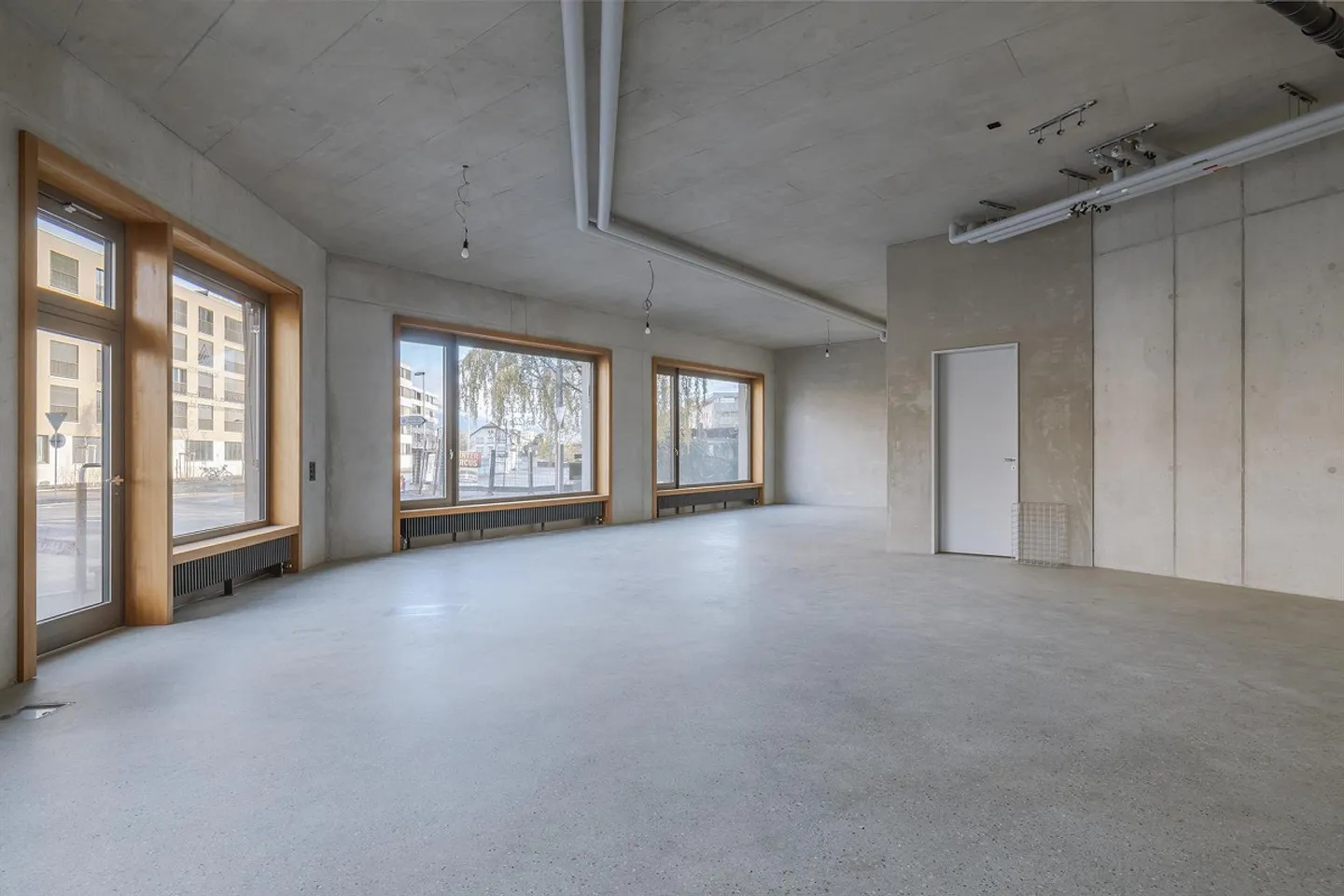 Commercial Property in Biel - Photo 2 of 7