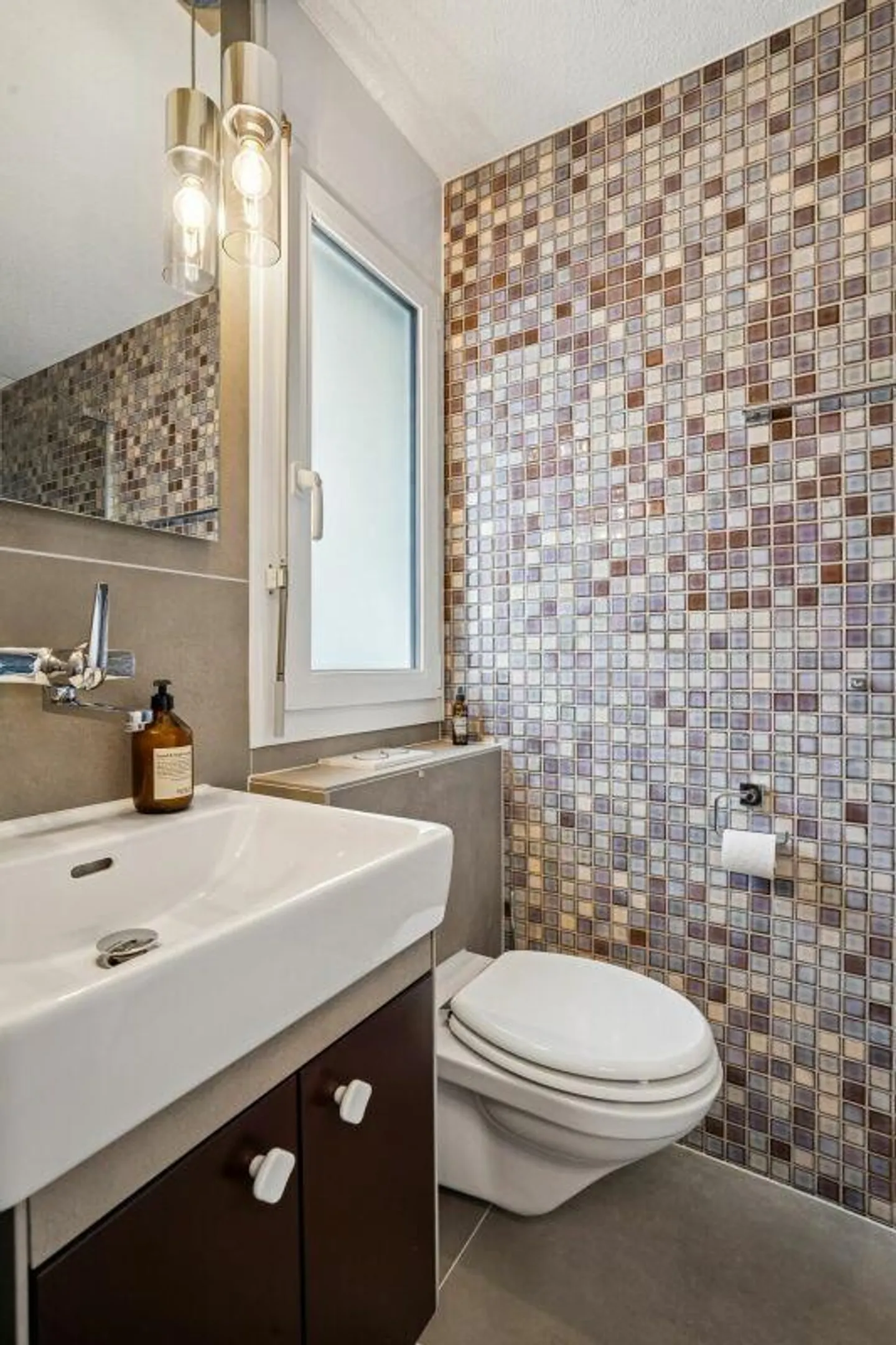 End Row House with Stunning View - Photo 7 of 15