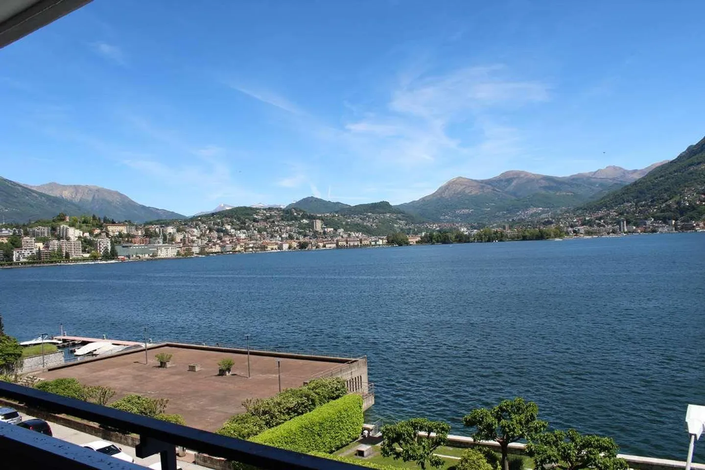 Paradiso: 3.5 rooms on the lake front with breathtaking view - Photo 1 of 8