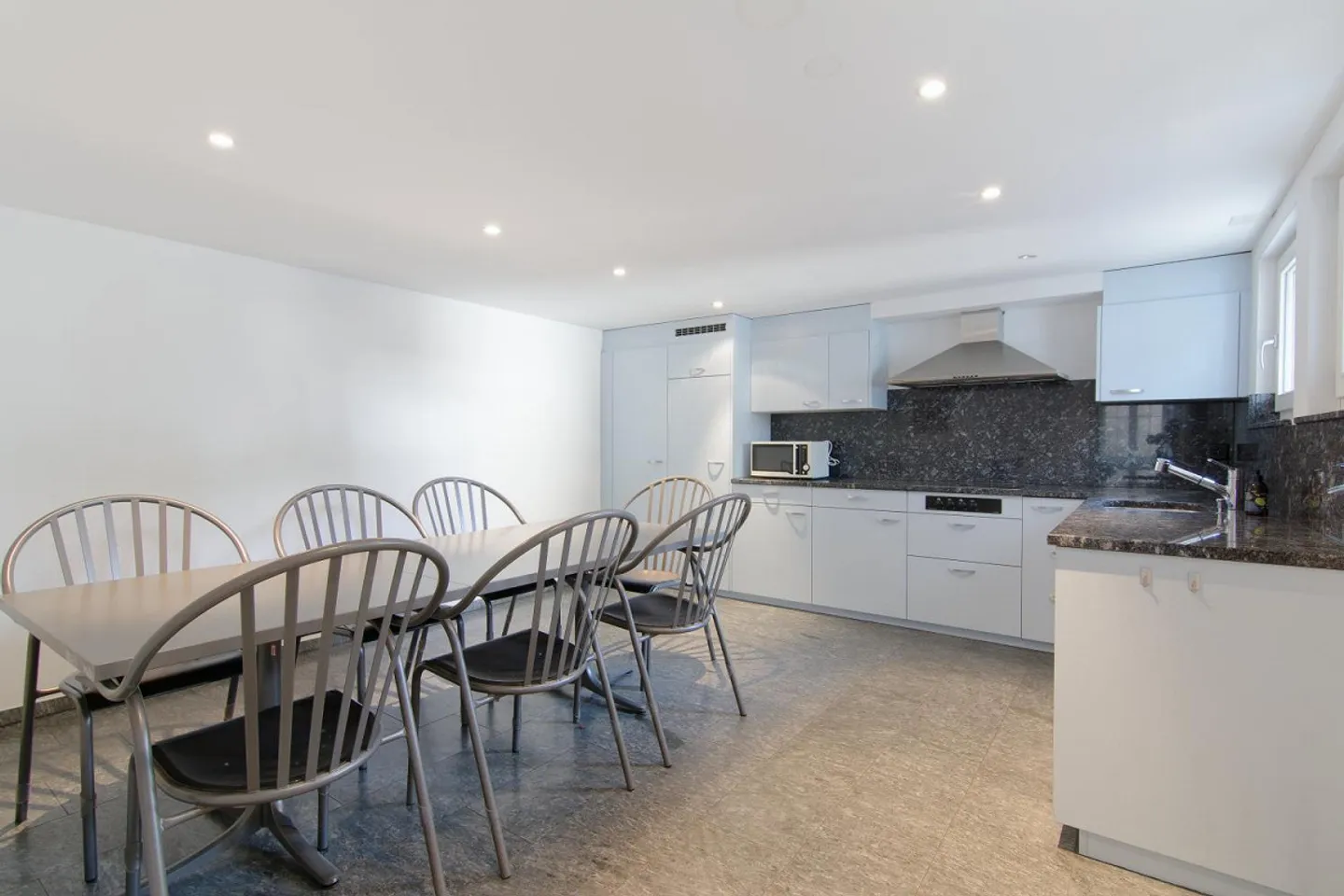 Casa plurifamiliare con parte commerciale attraente - Foto 4 di 7