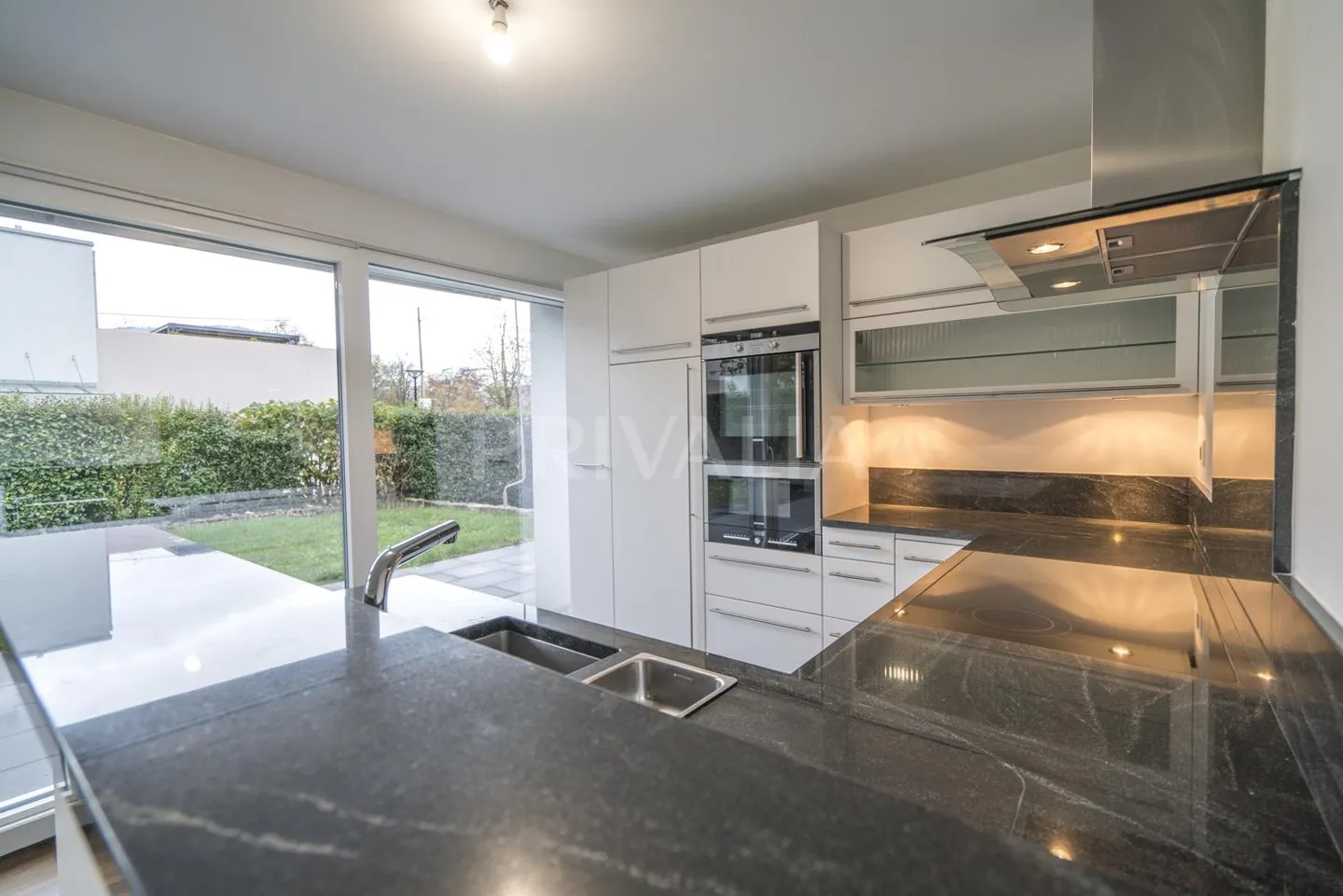 Casa semi-indipendente contemporanea - Foto 5 di 10