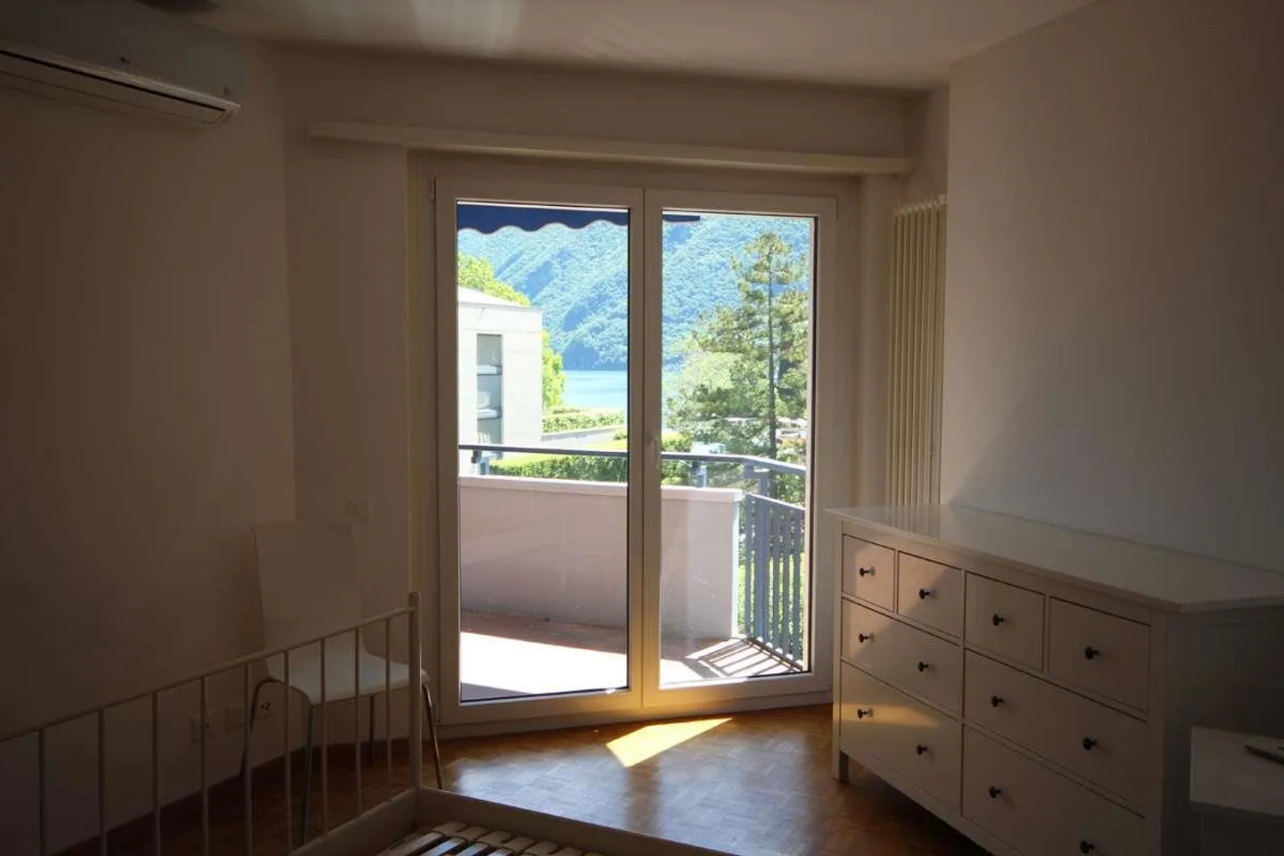 Paradiso: 3.5 rooms on the lake front with breathtaking view - Photo 5 of 8