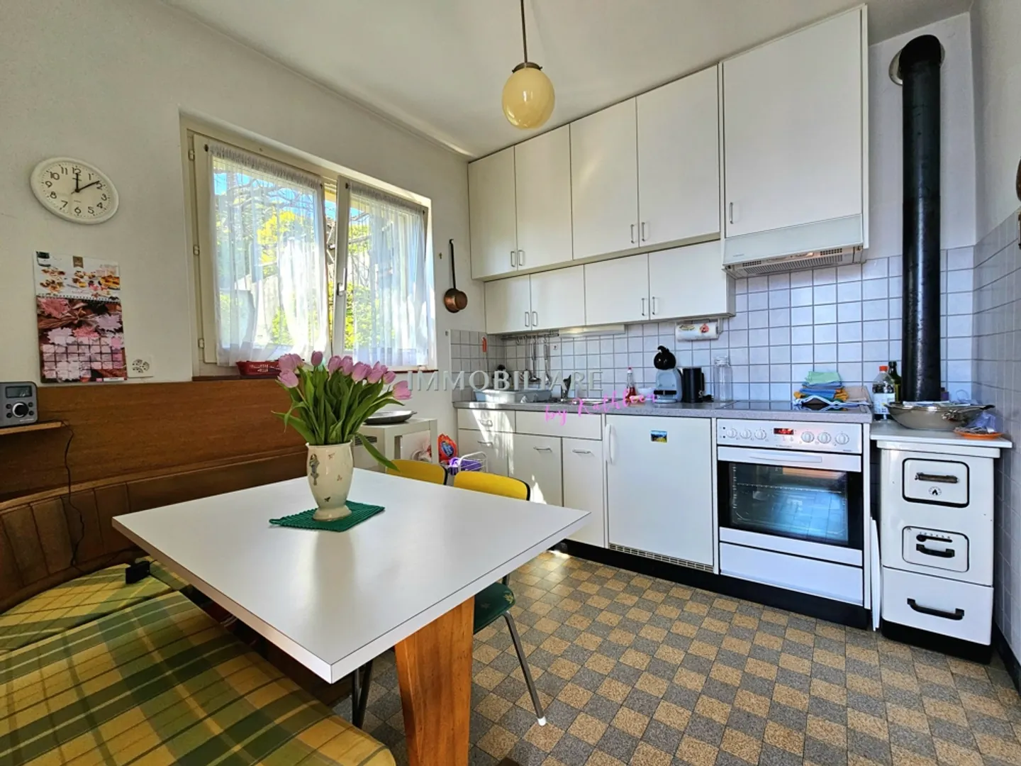 Charming Vacation Home with Lake View - Photo 6 of 23