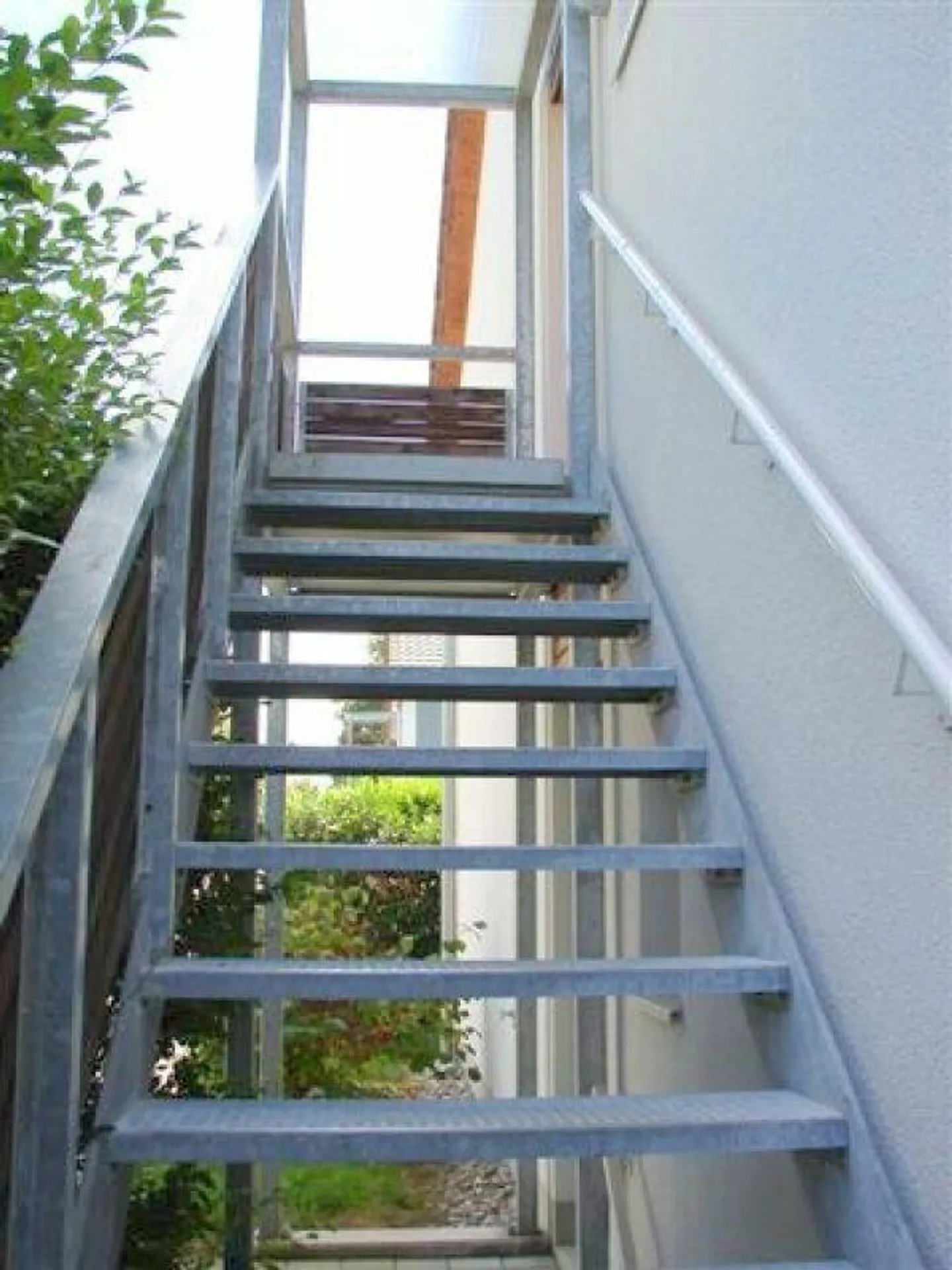 Appartement 2,5 pièces dans un super emplacement - Photo 2 sur 8