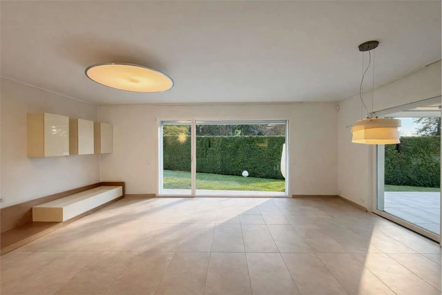 Elegant house with private garden recently built in Lugano - Photo 5 of 13