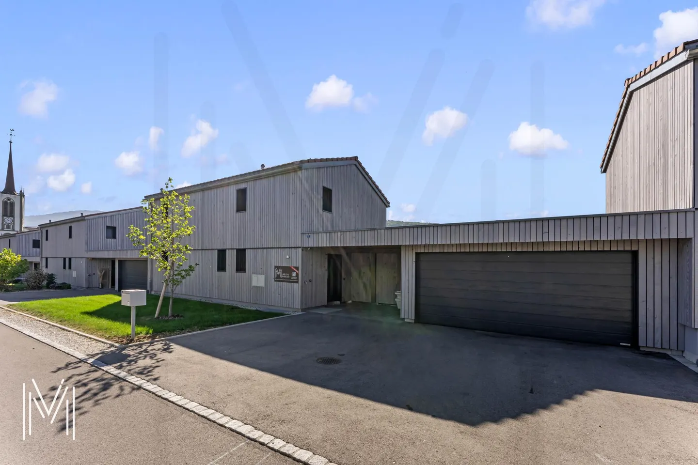 MAGNIFICENT CONTEMPORARY INDIVIDUAL HOUSE OF 5.5 ROOMS - Wooden architecture, modern comfort, and quality of life between Fribourg and Bulle - Photo 1 of 22