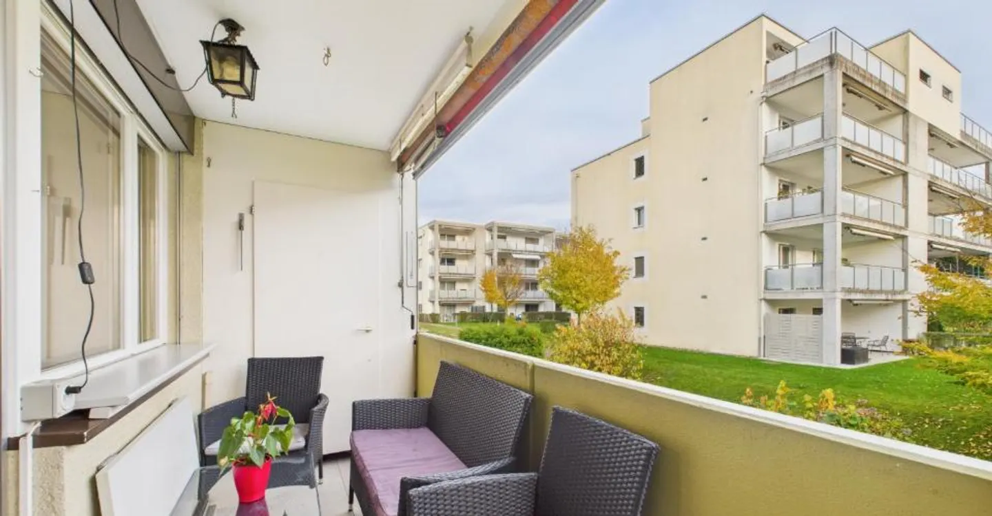 Charming Apartment with Balcony - Photo 7 of 8