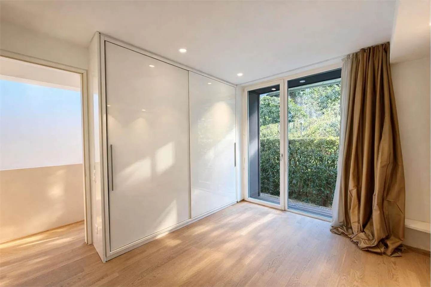 Elegant house with private garden recently built in Lugano - Photo 8 of 13