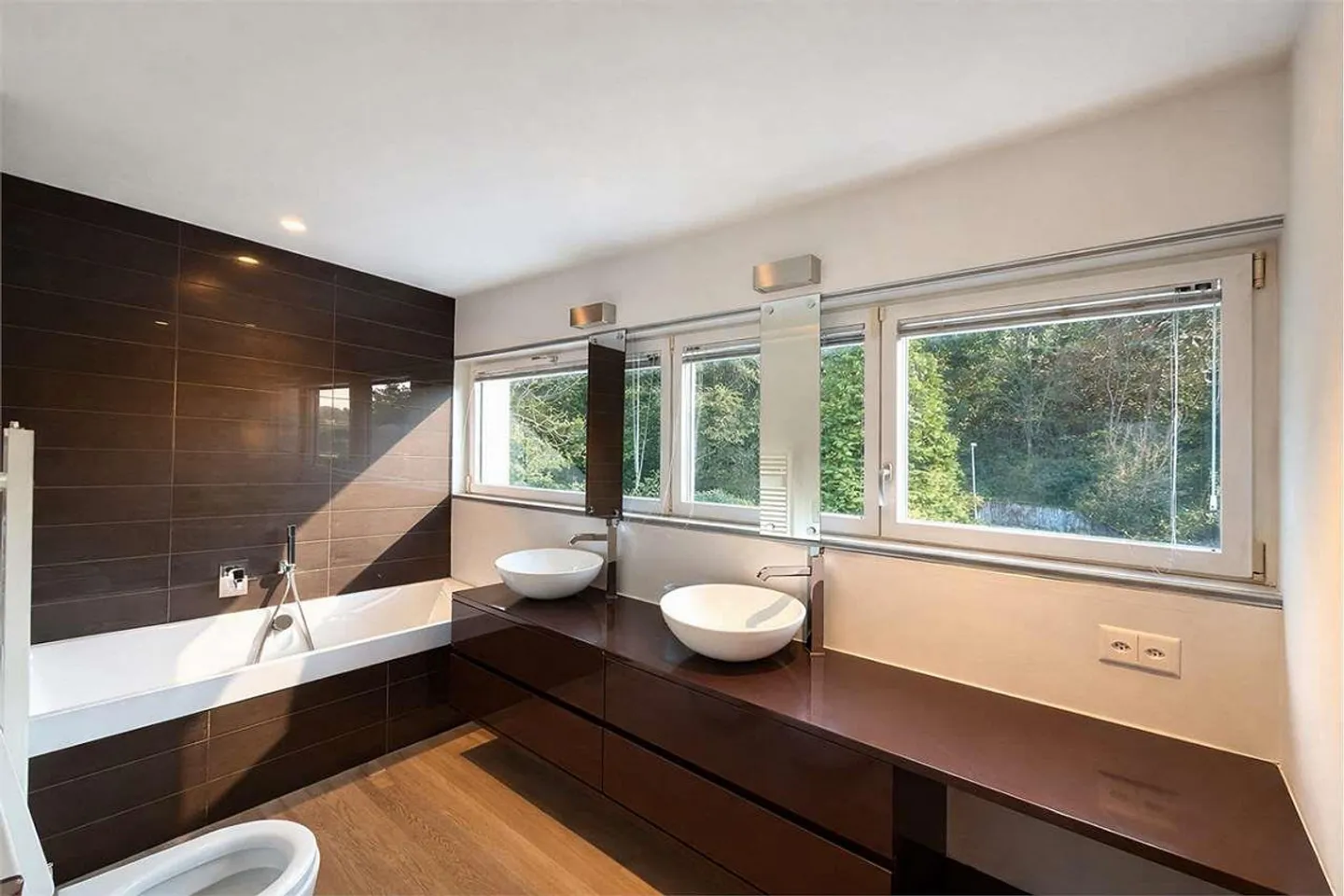 Elegant house with private garden recently built in Lugano - Photo 9 of 13