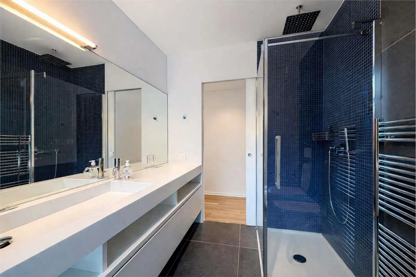 Elegant house with private garden recently built in Lugano - Photo 12 of 13