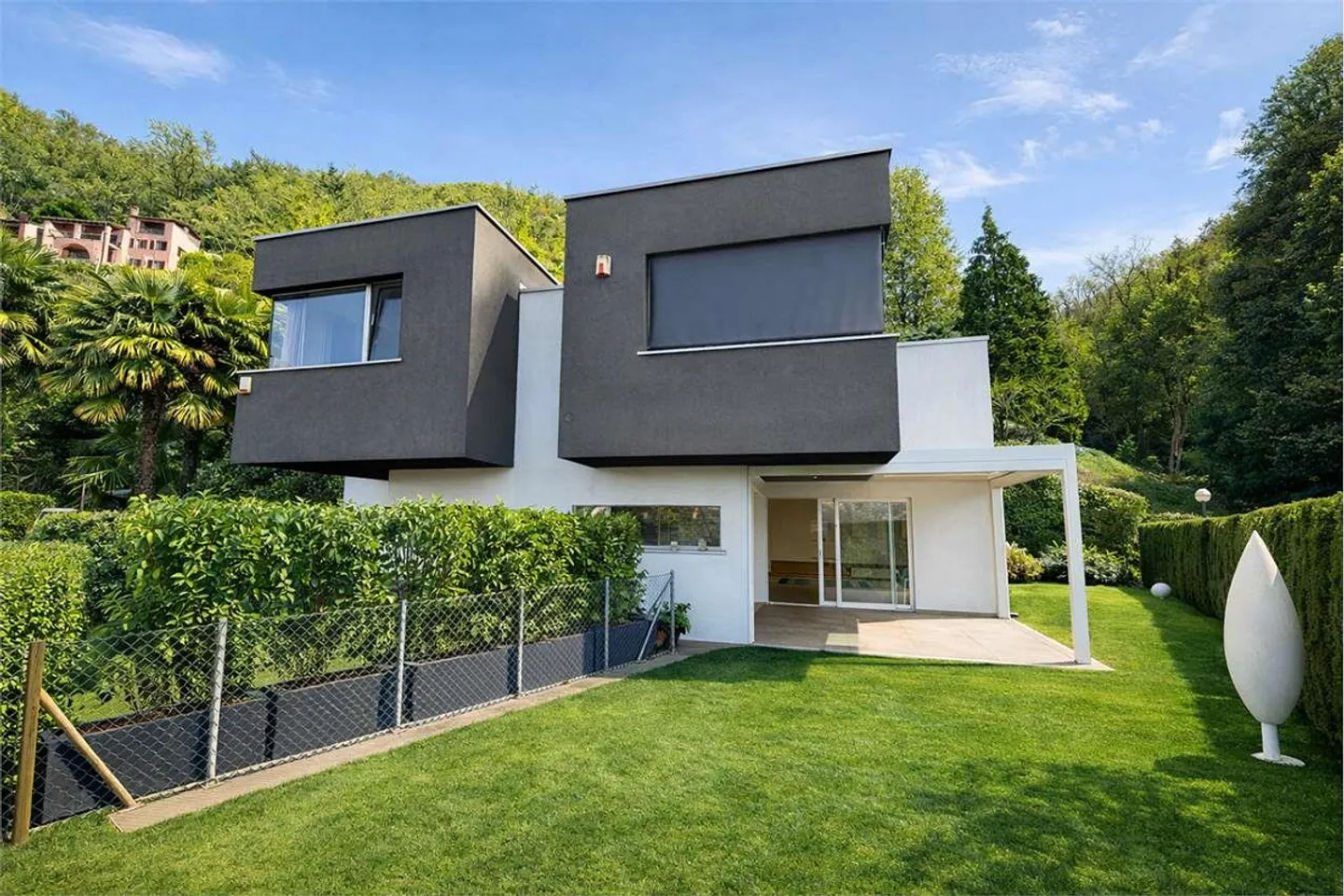 Elegant house with private garden recently built in Lugano - Photo 13 of 13