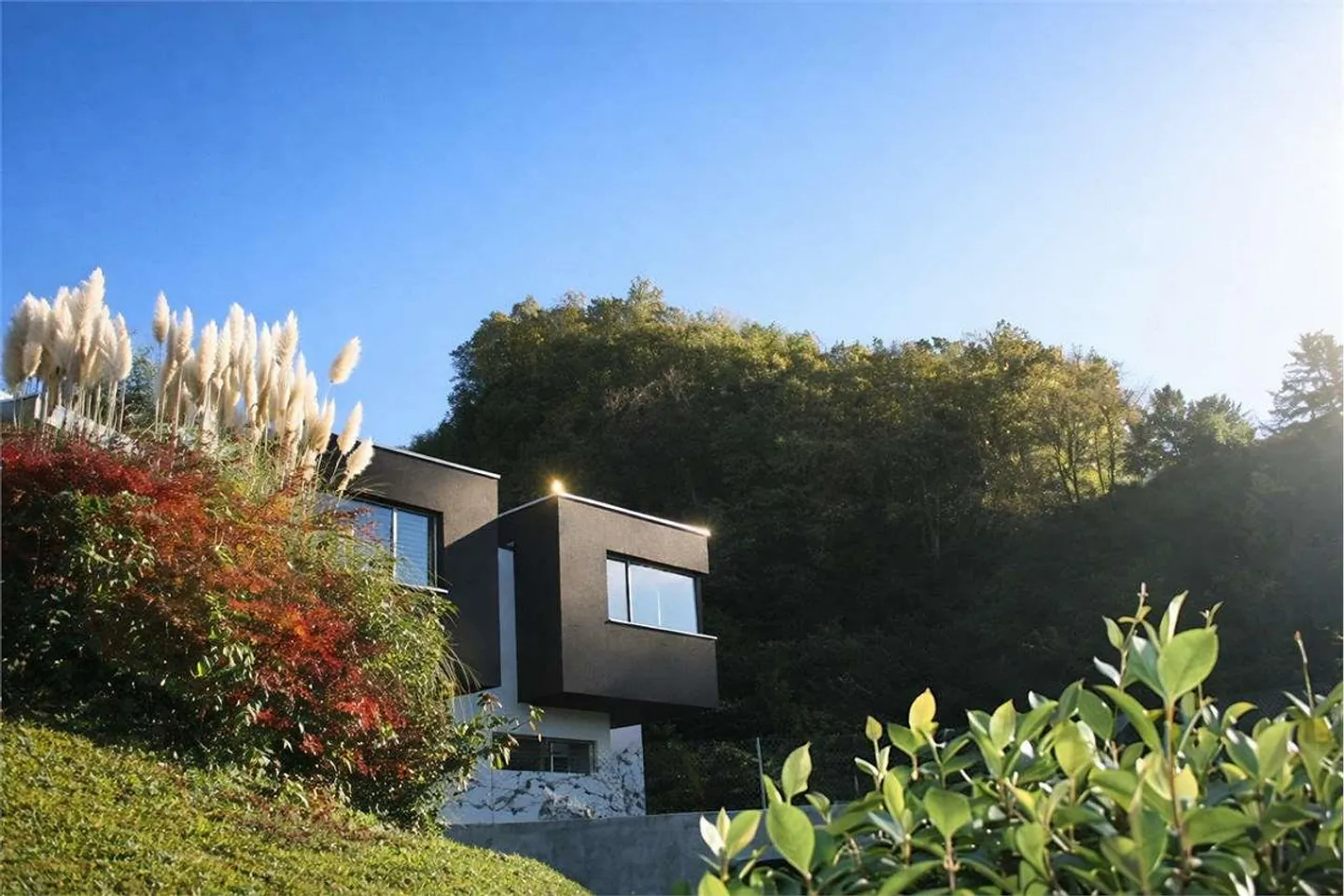 Elegant house with private garden recently built in Lugano - Photo 3 of 13