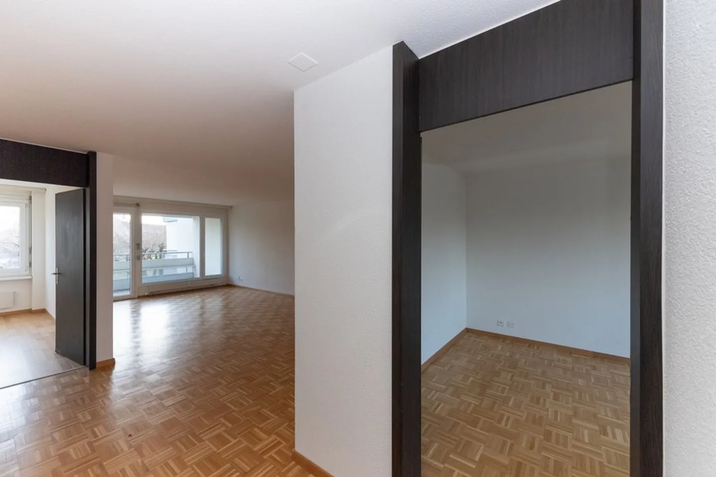 3.5 room apartment on the raised ground floor - Photo 3 of 8