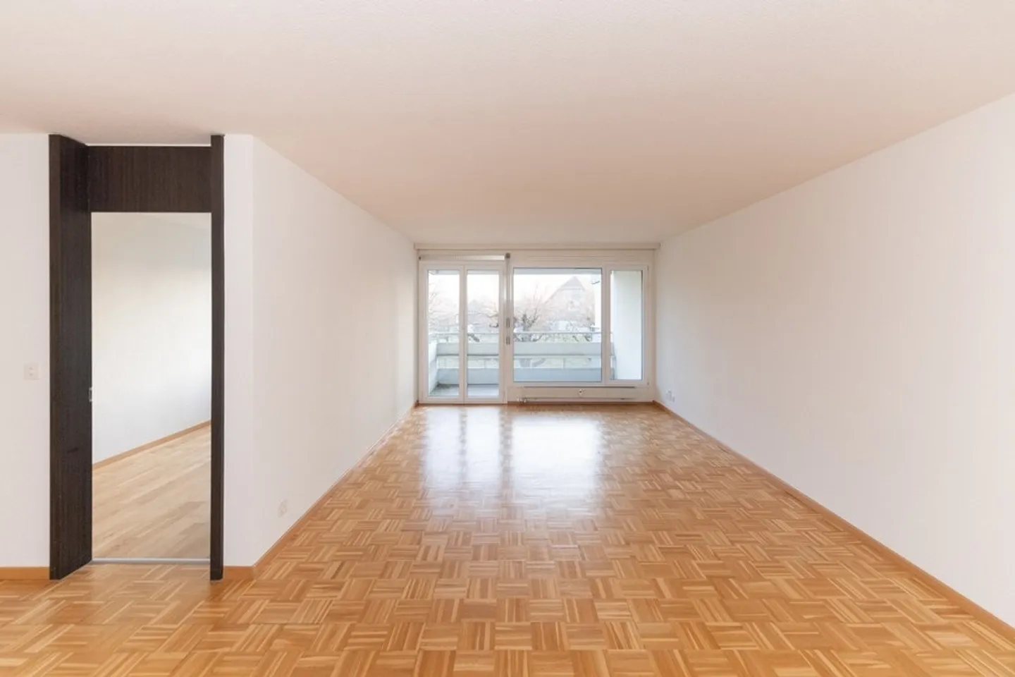 3.5 room apartment on the raised ground floor - Photo 4 of 8