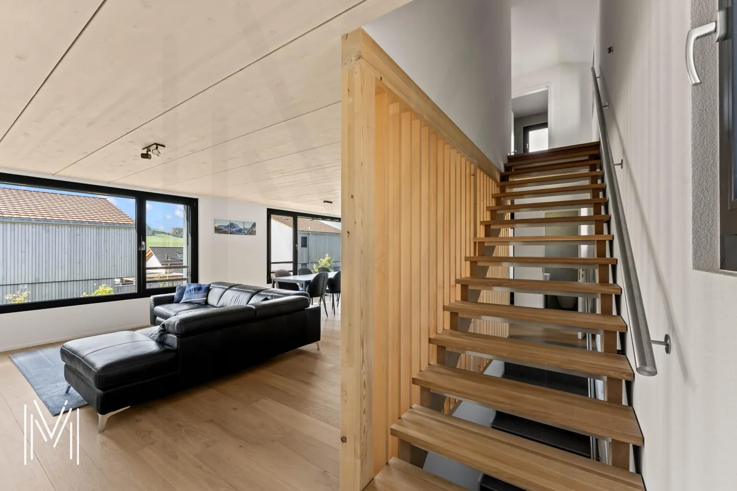 MAGNIFICENT CONTEMPORARY INDIVIDUAL HOUSE OF 5.5 ROOMS - Wooden architecture, modern comfort, and quality of life between Fribourg and Bulle - Photo 9 of 22