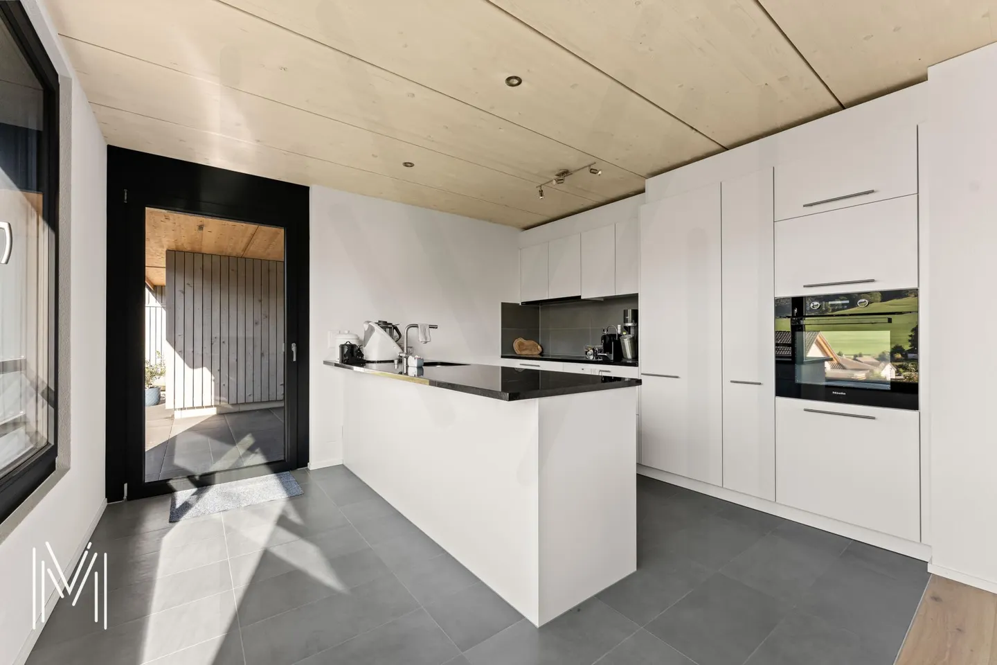 MAGNIFICENT CONTEMPORARY INDIVIDUAL HOUSE OF 5.5 ROOMS - Wooden architecture, modern comfort, and quality of life between Fribourg and Bulle - Photo 7 of 22