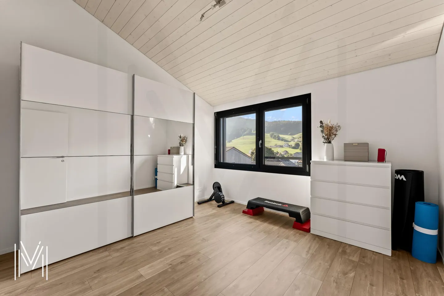 MAGNIFICENT CONTEMPORARY INDIVIDUAL HOUSE OF 5.5 ROOMS - Wooden architecture, modern comfort, and quality of life between Fribourg and Bulle - Photo 13 of 22