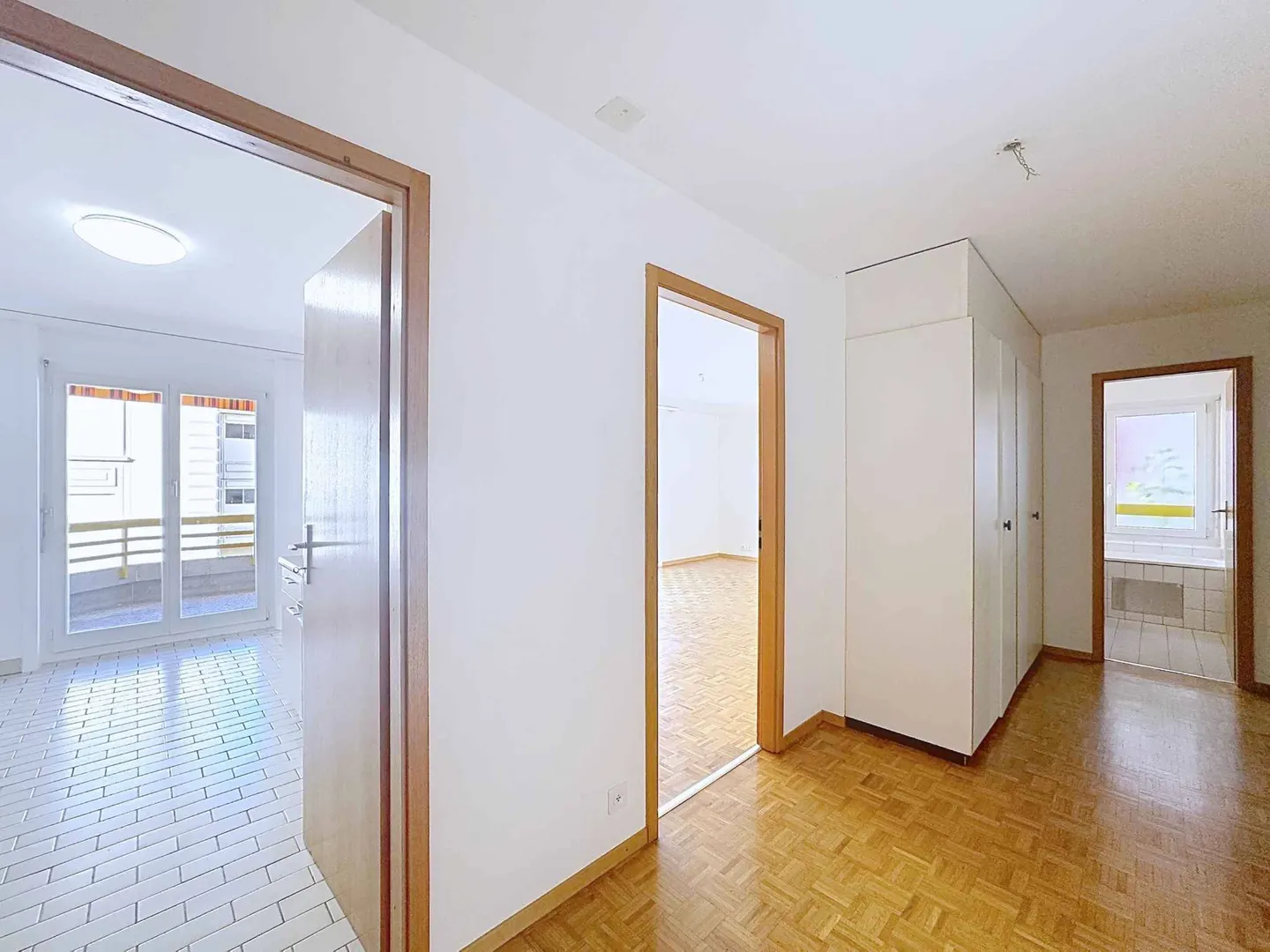 On the 1st floor - Large 3.5 room apartment on 1 level of 79 m2 + balcony - Photo 7 of 12