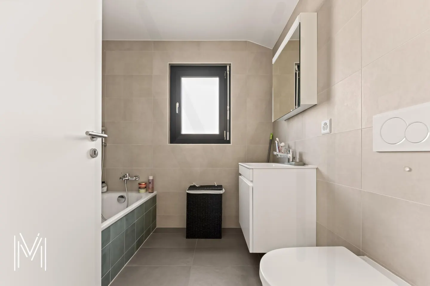 MAGNIFICENT CONTEMPORARY INDIVIDUAL HOUSE OF 5.5 ROOMS - Wooden architecture, modern comfort, and quality of life between Fribourg and Bulle - Photo 12 of 22