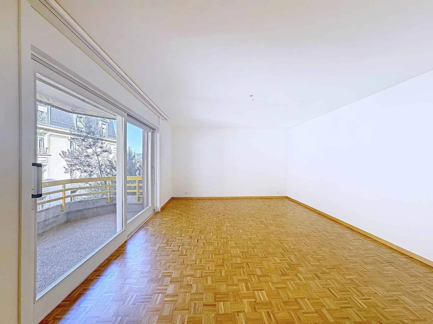 On the 1st floor - Large 3.5 room apartment on 1 level of 79 m2 + balcony - Photo 4 of 12