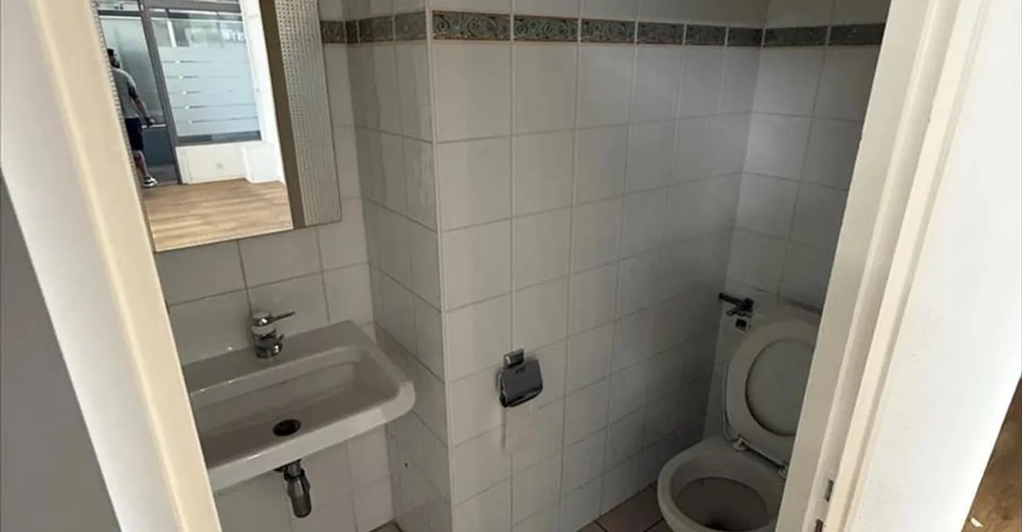 Shop for rent - Photo 3 of 12