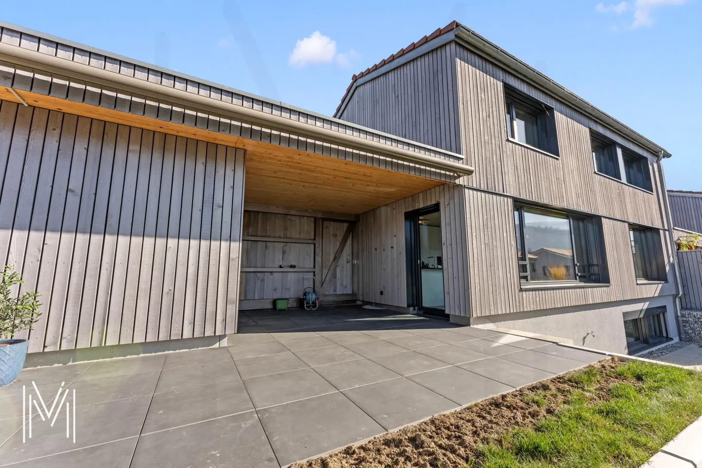 MAGNIFICENT CONTEMPORARY INDIVIDUAL HOUSE OF 5.5 ROOMS - Wooden architecture, modern comfort, and quality of life between Fribourg and Bulle - Photo 19 of 22