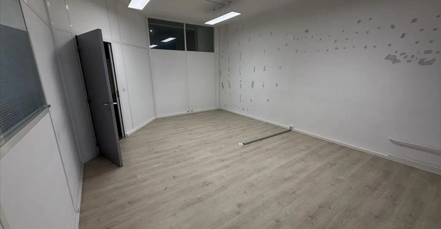 Shop for rent - Photo 7 of 12