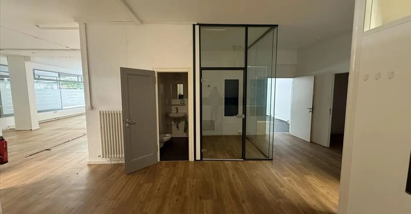 Shop for rent - Photo 8 of 12