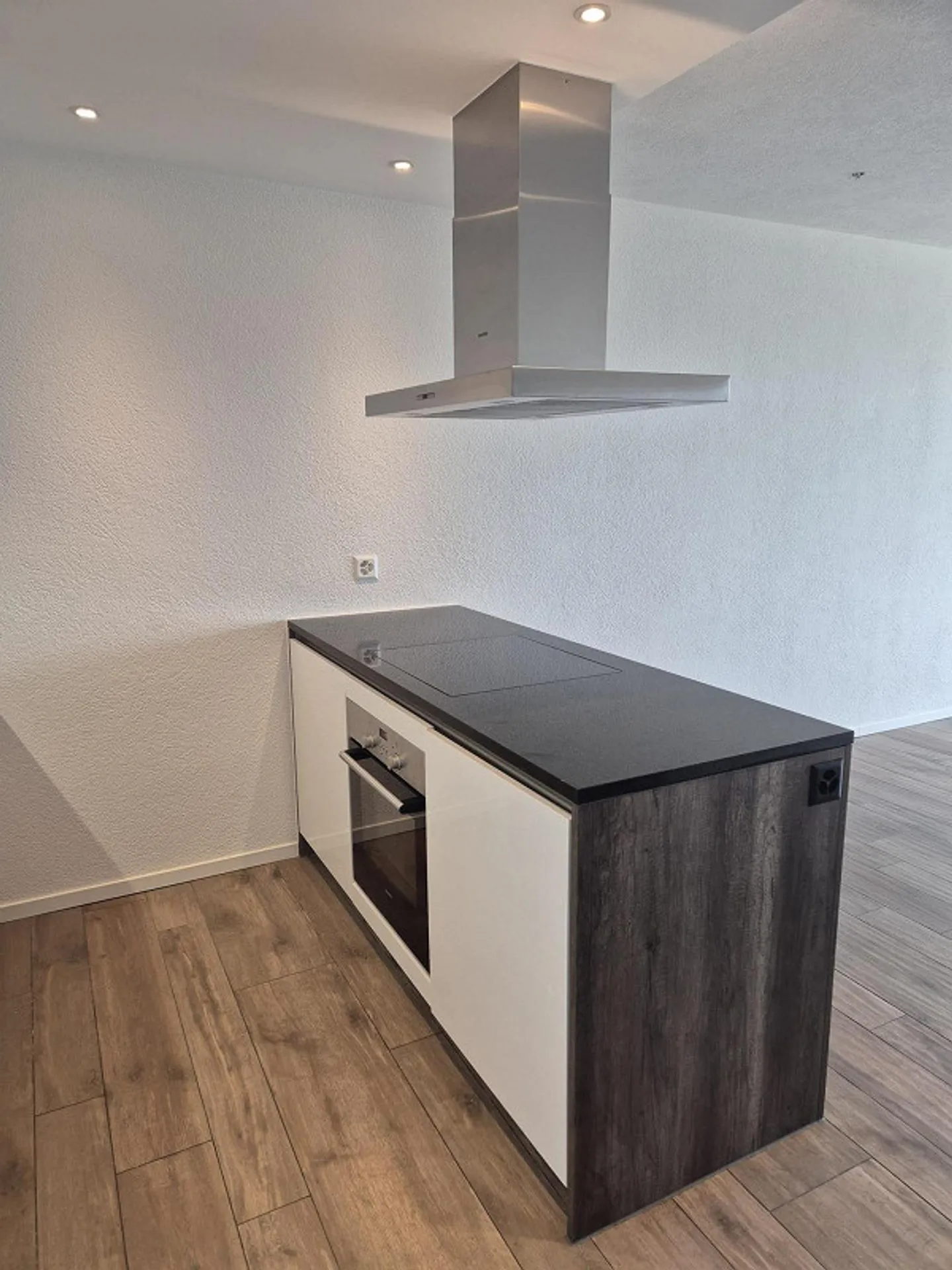 Appartement moderne de 3 pièces avec vue - Photo 2 sur 10