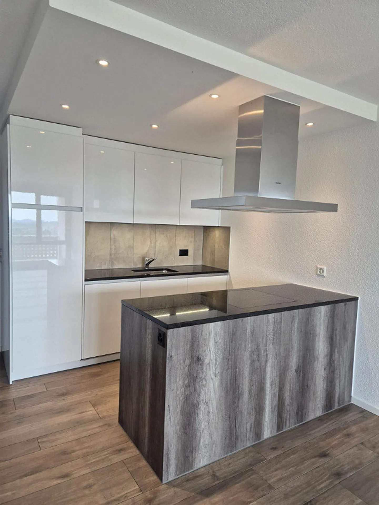 Appartement moderne de 3 pièces avec vue - Photo 3 sur 10