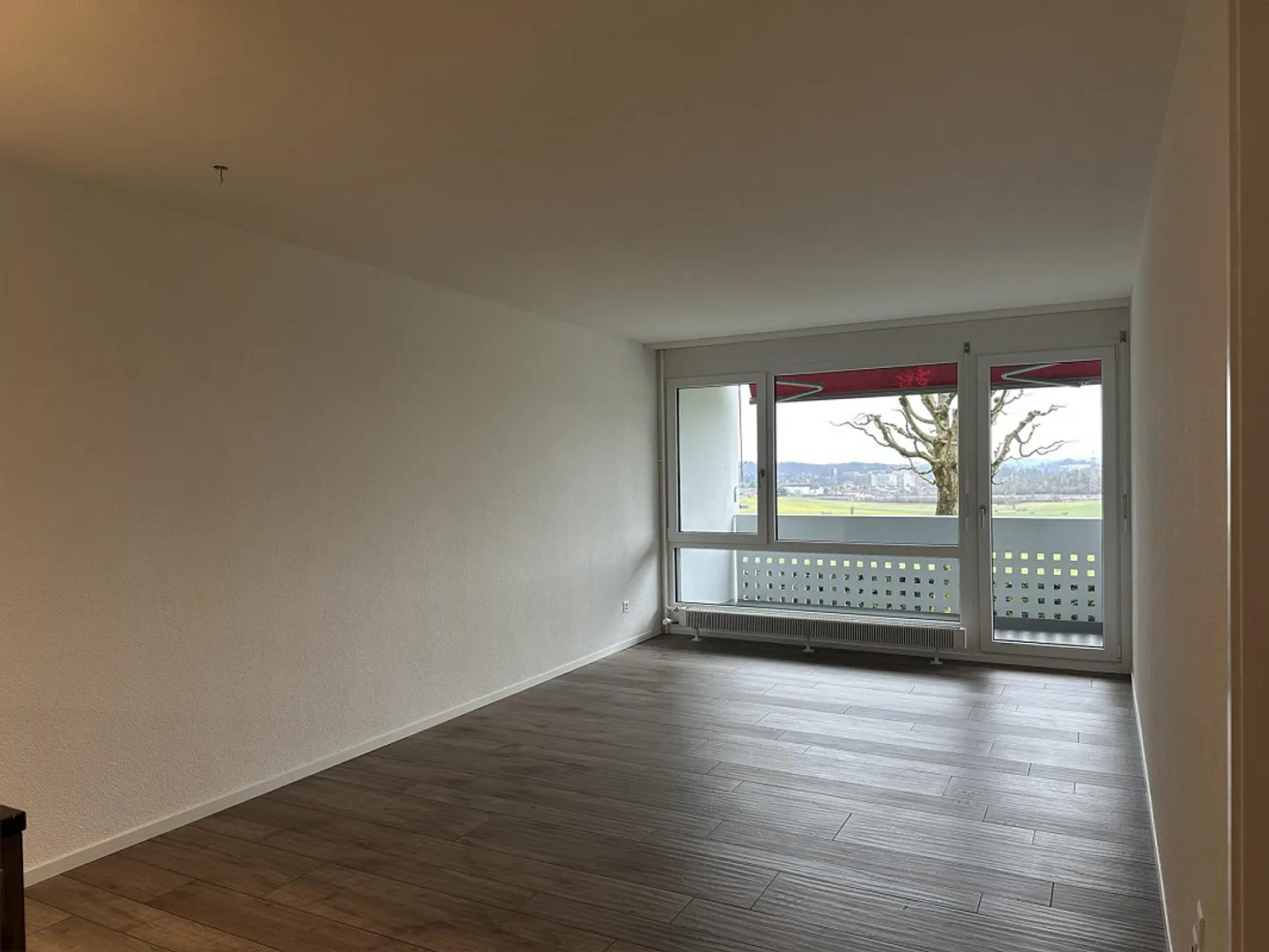 Appartement moderne de 3 pièces avec vue - Photo 4 sur 10