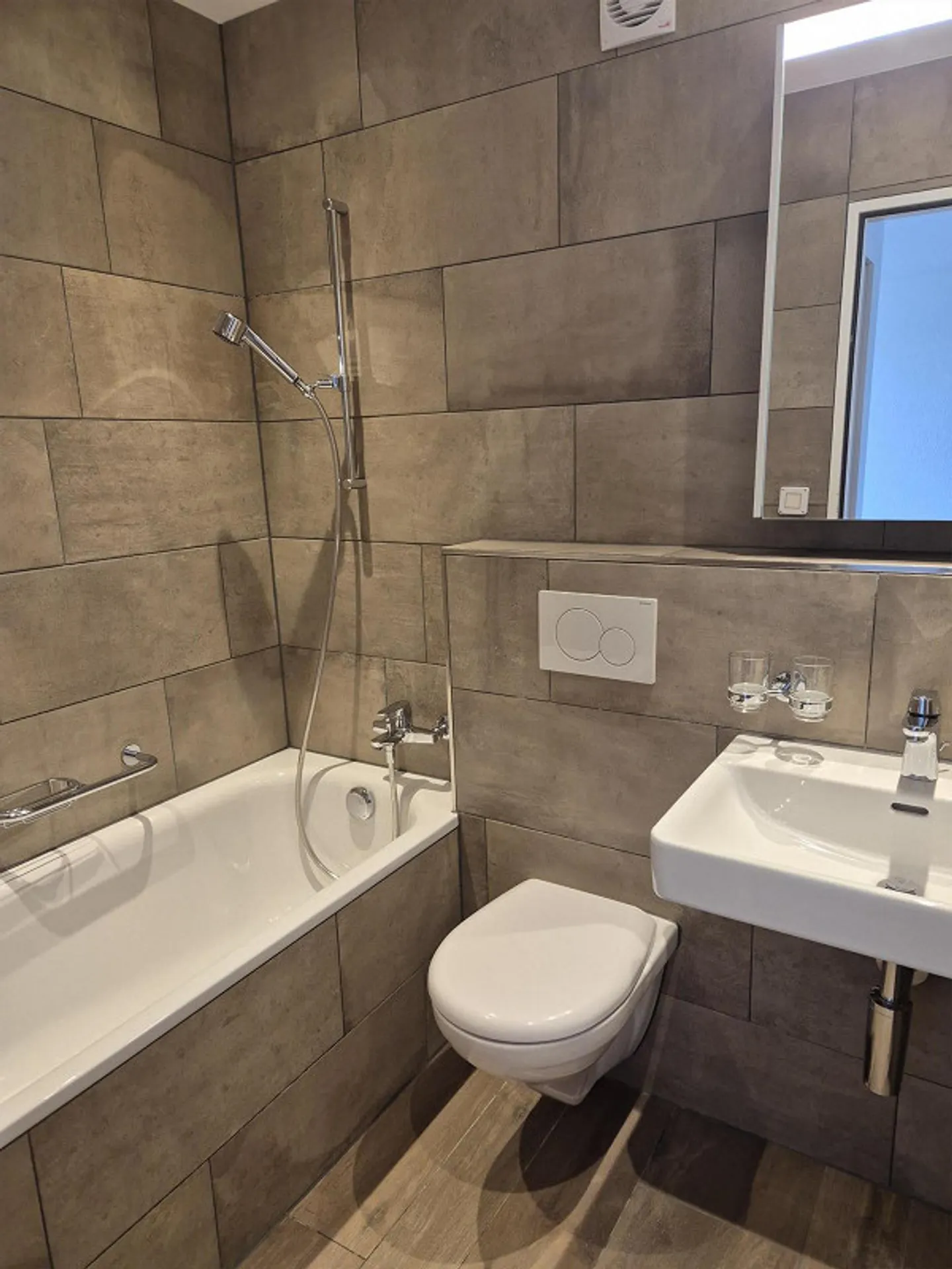 Appartement moderne de 3 pièces avec vue - Photo 8 sur 10