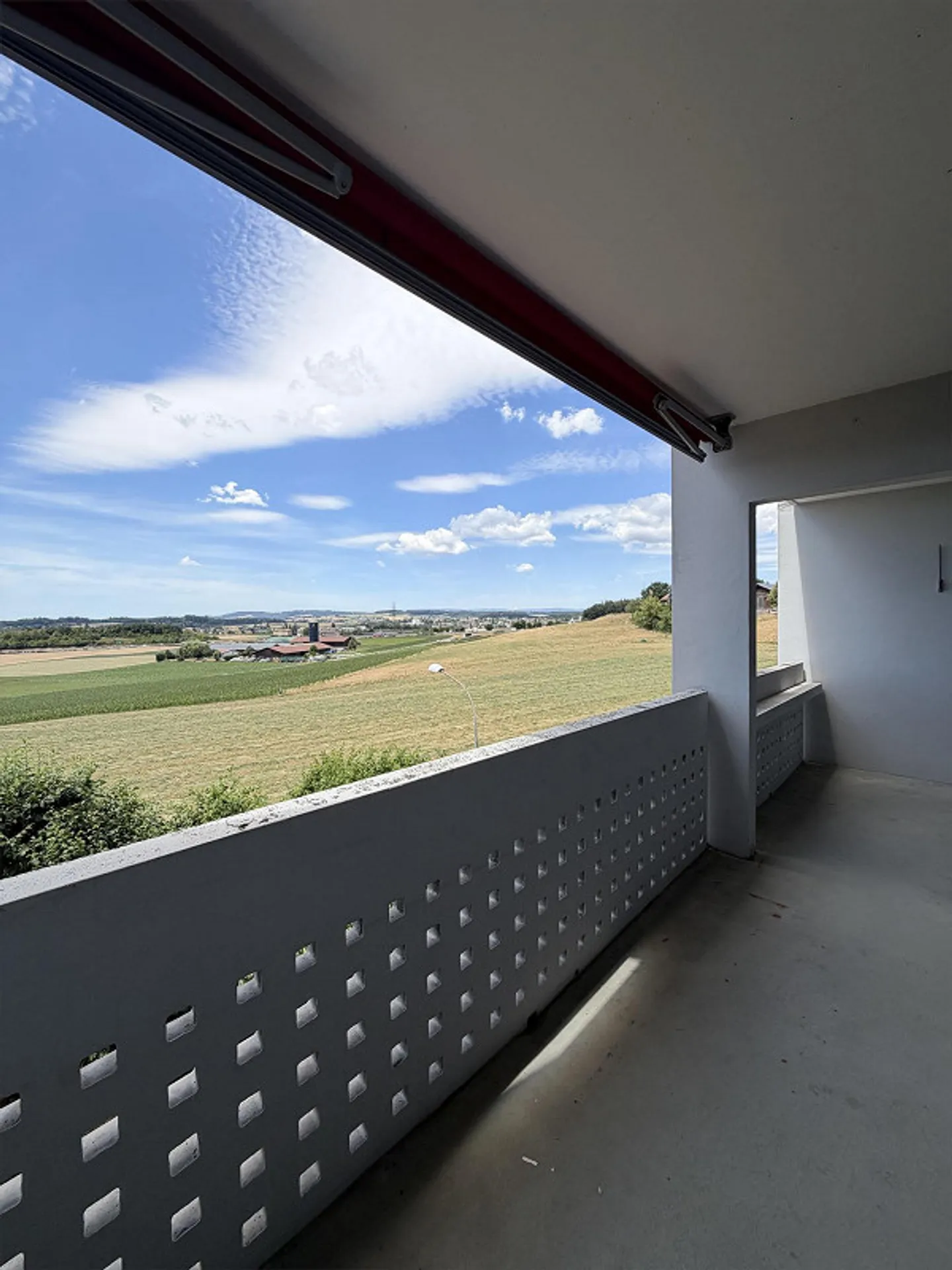 Appartement moderne de 3 pièces avec vue - Photo 9 sur 10