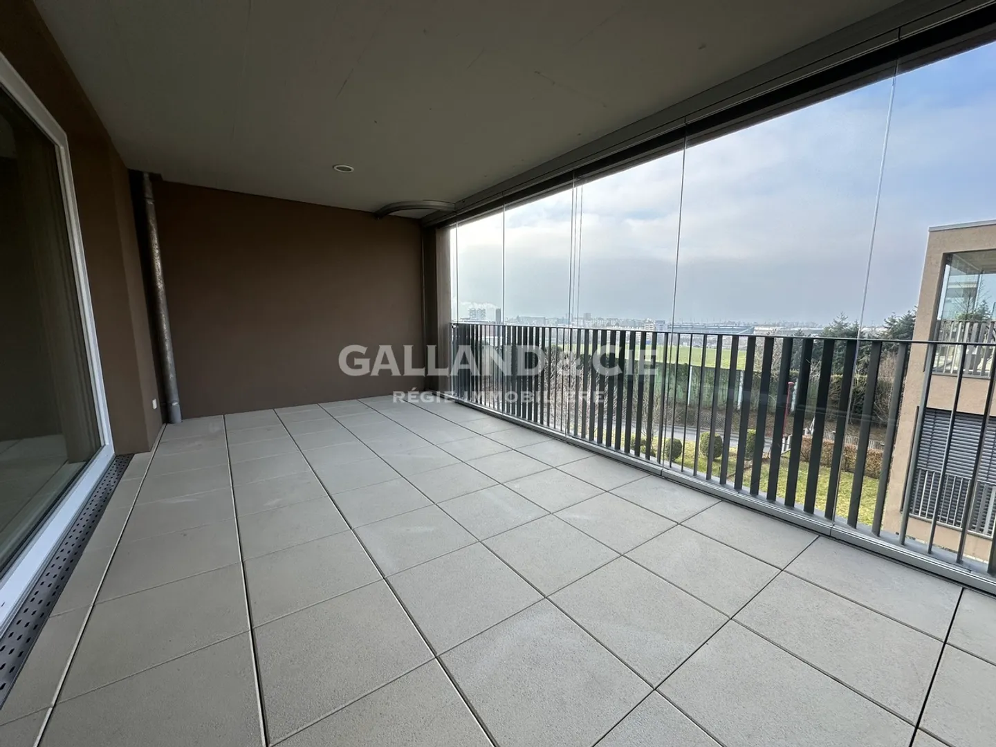 Superbe 3,5-Zimmer-Wohnung mit grosszügiger Loggia - Foto 2 von 9
