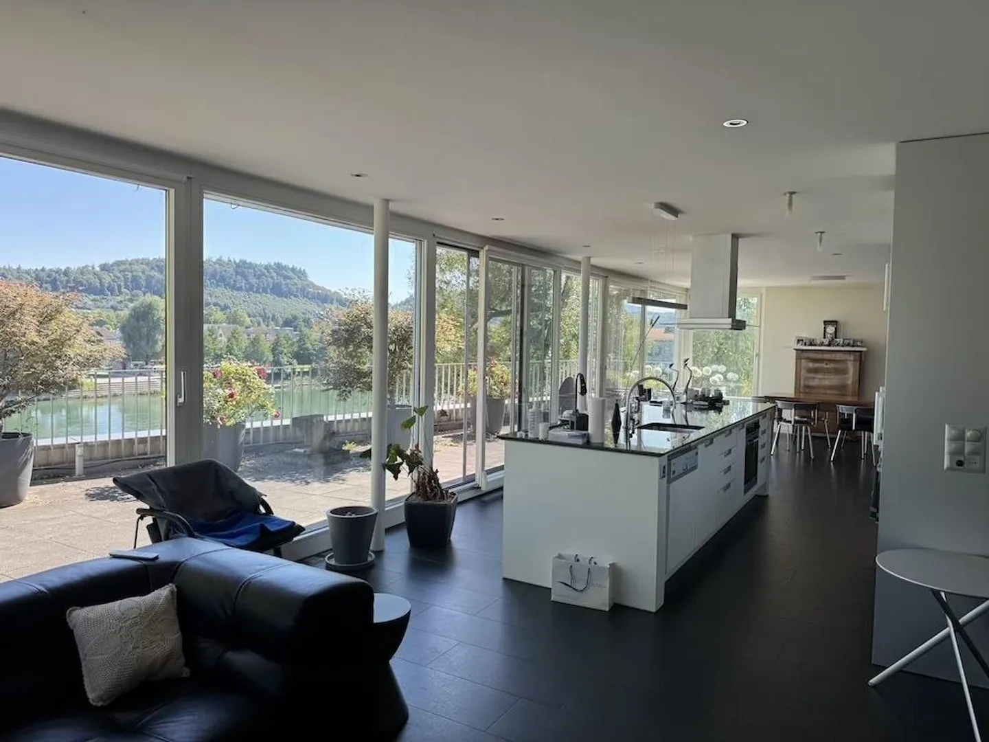 Maisonette Penthouse Apartment in Fantastic Location - Photo 6 of 8