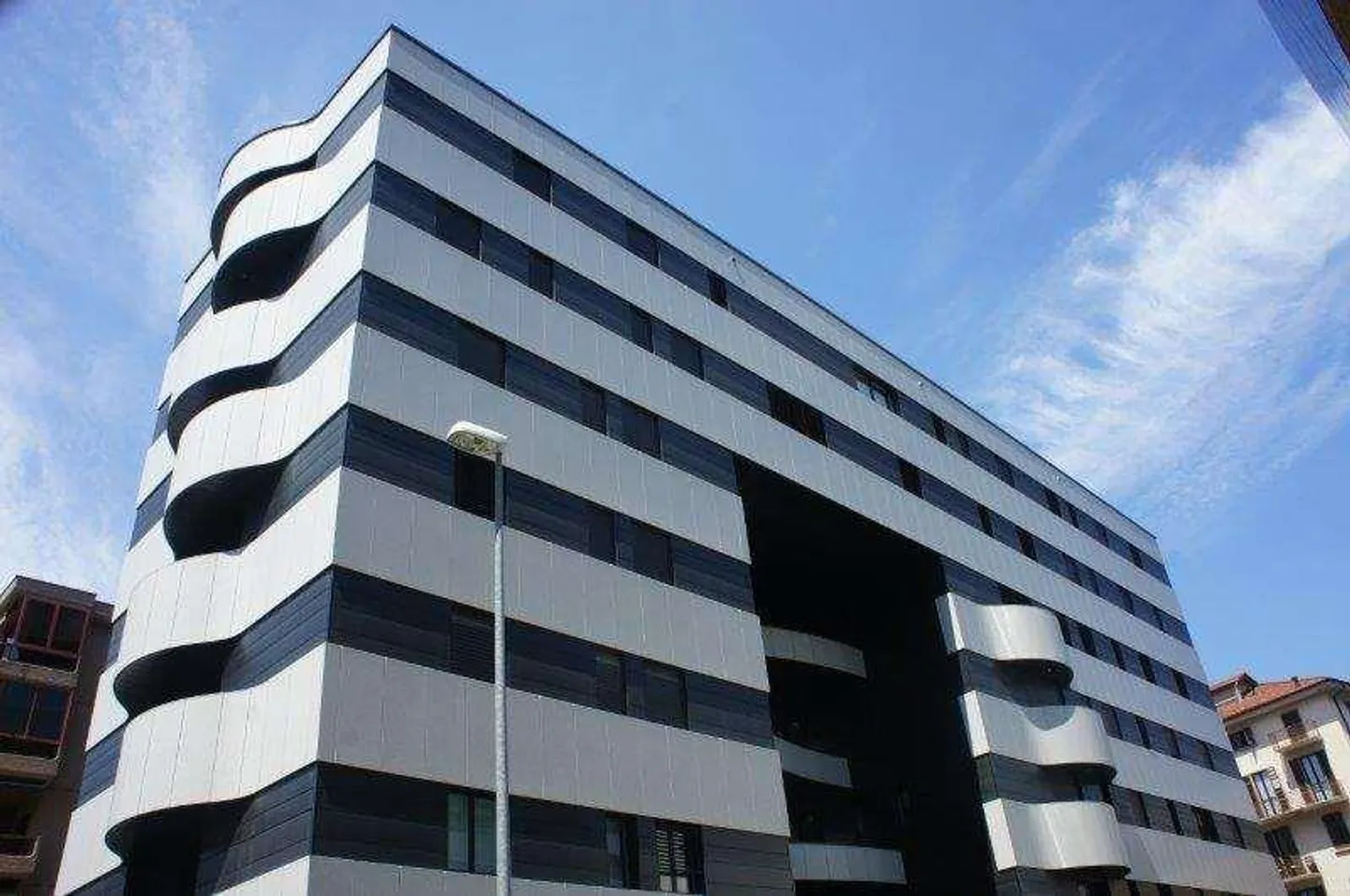 LUGANO: SPACIOUS AND ELEGANT 2.5 ROOMS IN THE CITY CENTER - Photo 1 of 10