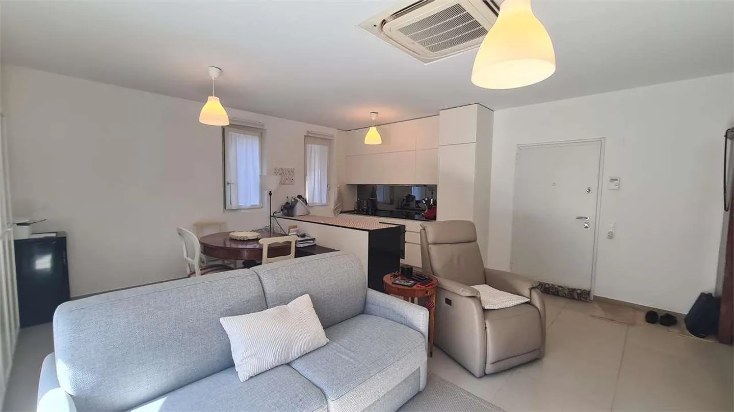 LUGANO: SPACIOUS AND ELEGANT 2.5 ROOMS IN THE CITY CENTER - Photo 5 of 10