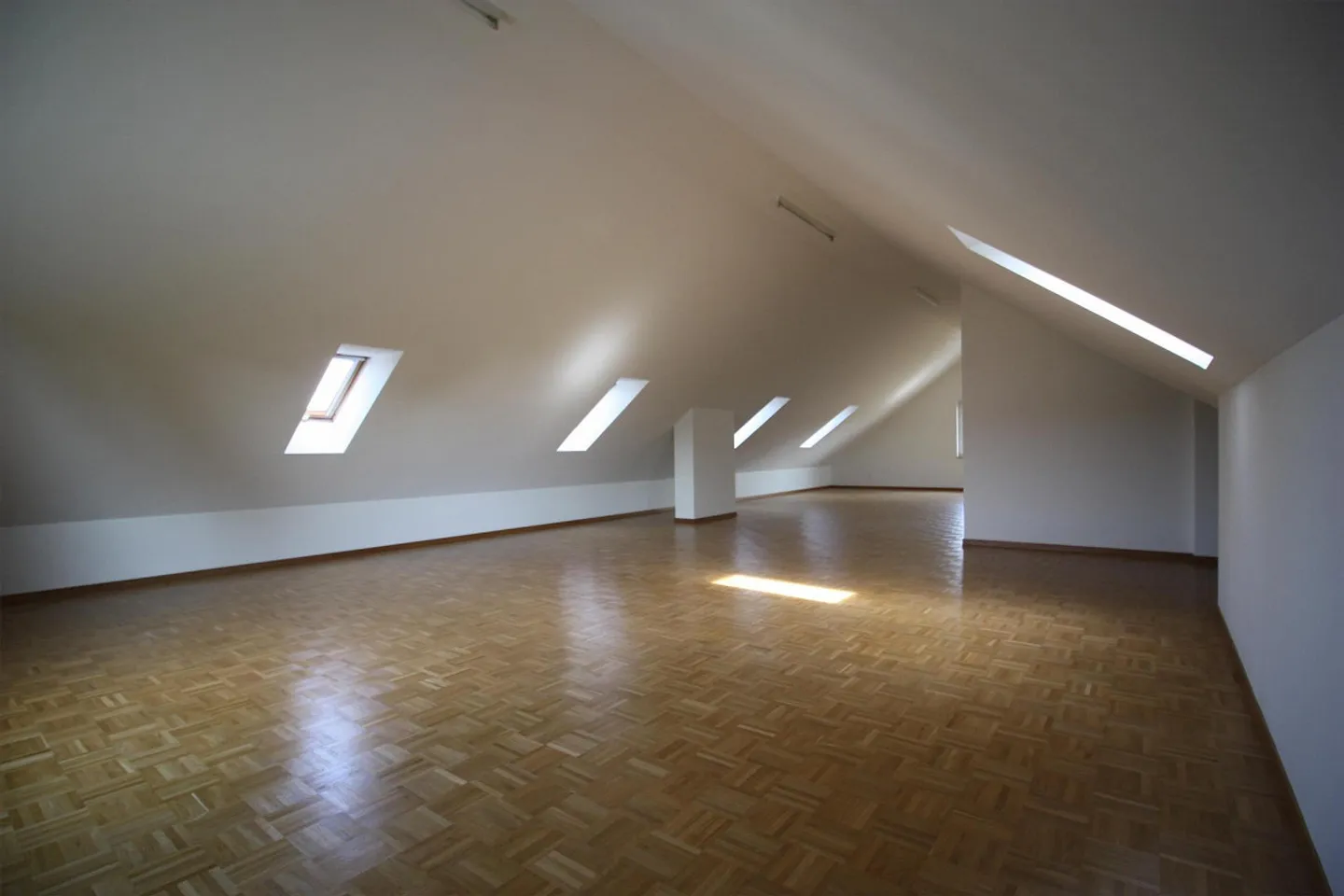 Grosser Atelierraum zu Vermieten - Foto 1 von 6