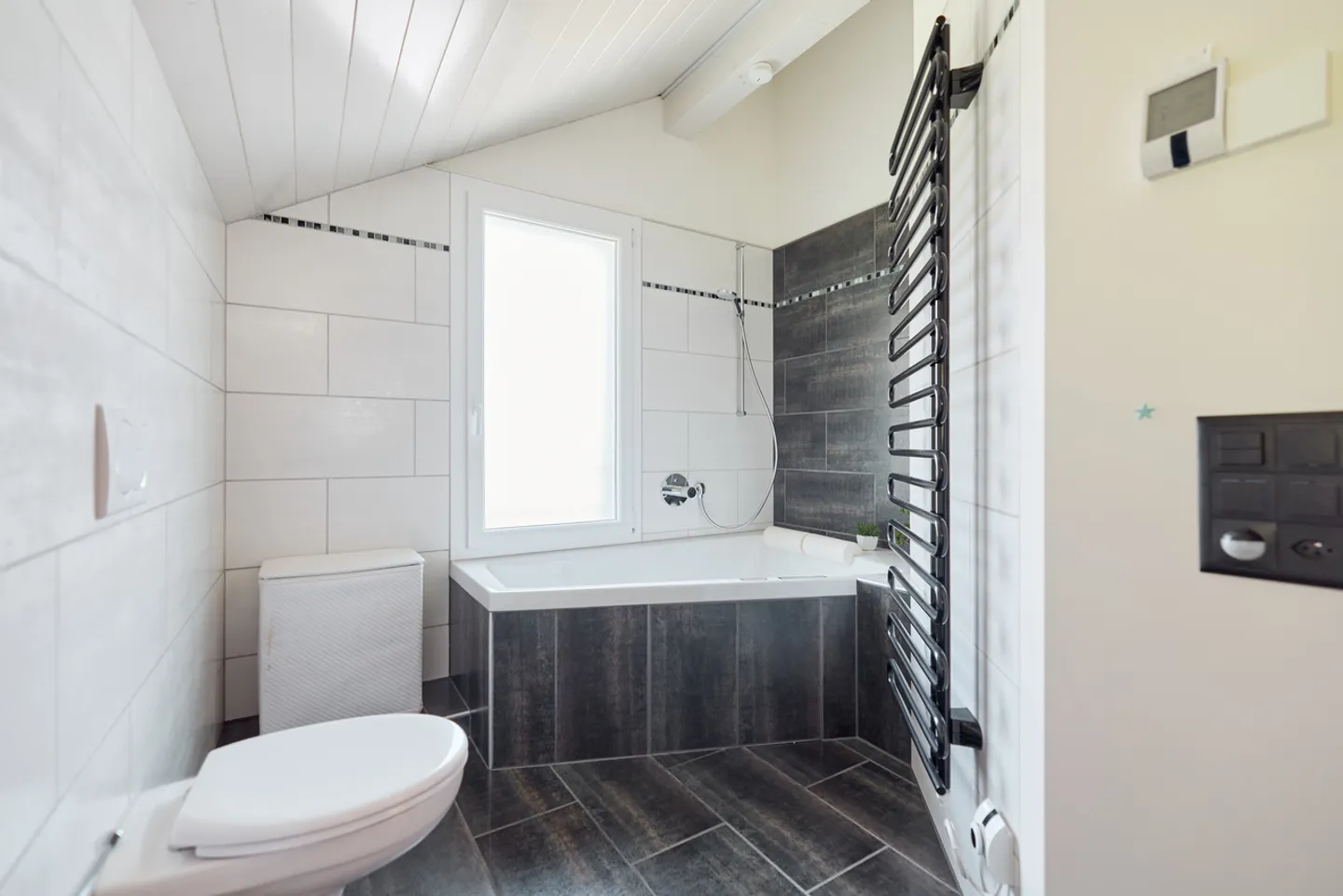 ESPERIENZA ABITATIVA ELEGANTE CON PANORAMA UNICO - Foto 10 di 13