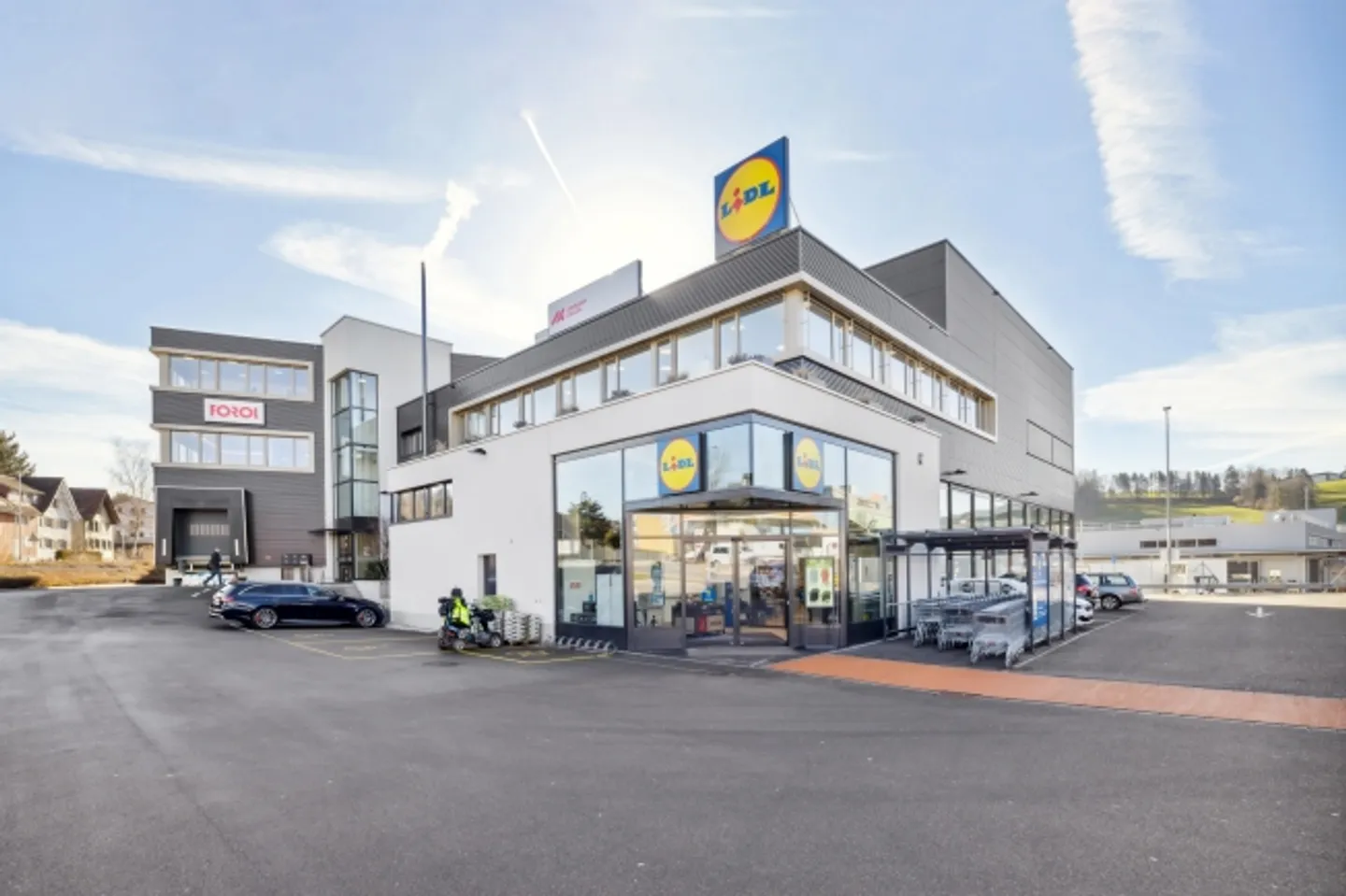 Espace de stockage / Surface commerciale - Photo 2 sur 3