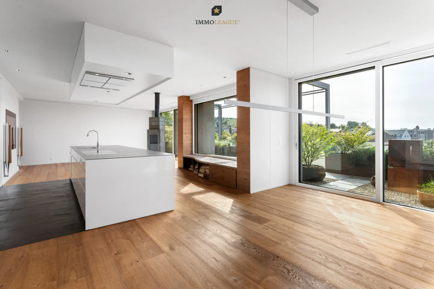 Fantastic luxurious penthouse apartment - where comfort meets style. - Photo 3 of 13