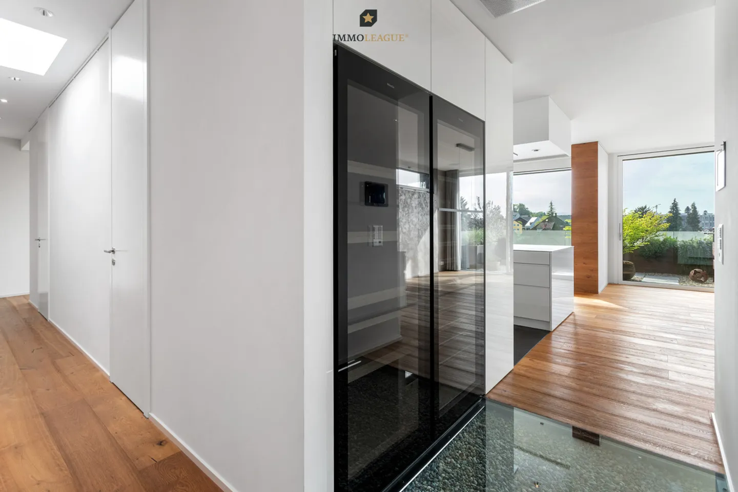 Fantastic luxurious penthouse apartment - where comfort meets style. - Photo 4 of 13